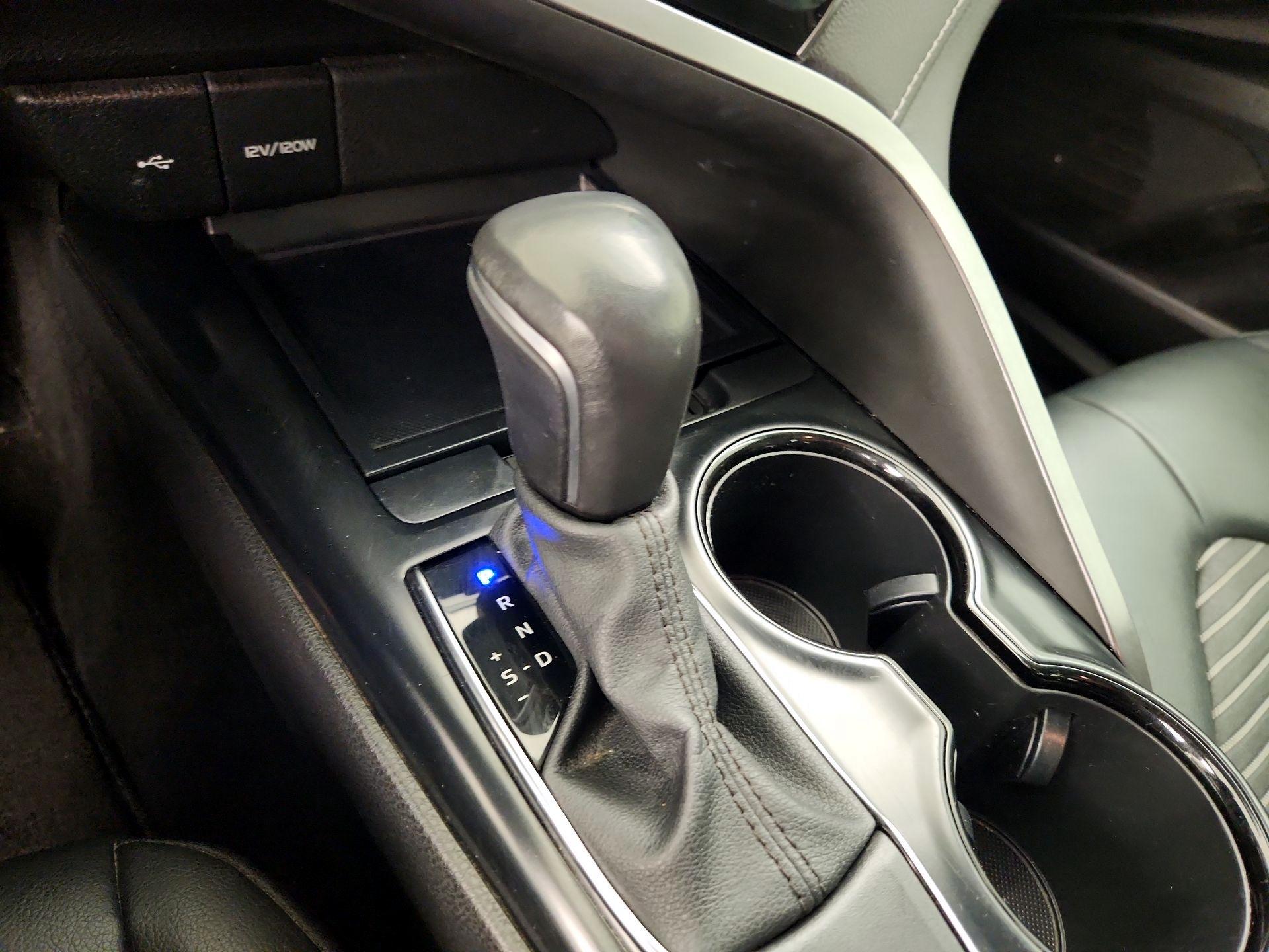 Thumbnail: 2020 Toyota Camry - 17