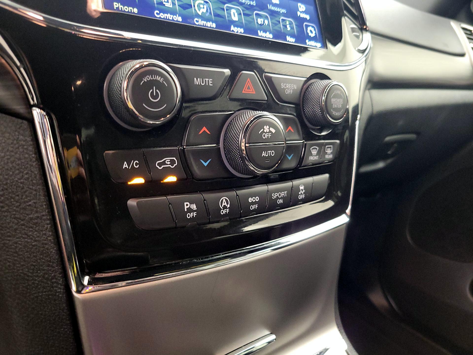 Thumbnail: 2022 Jeep Grand Cherokee - 17