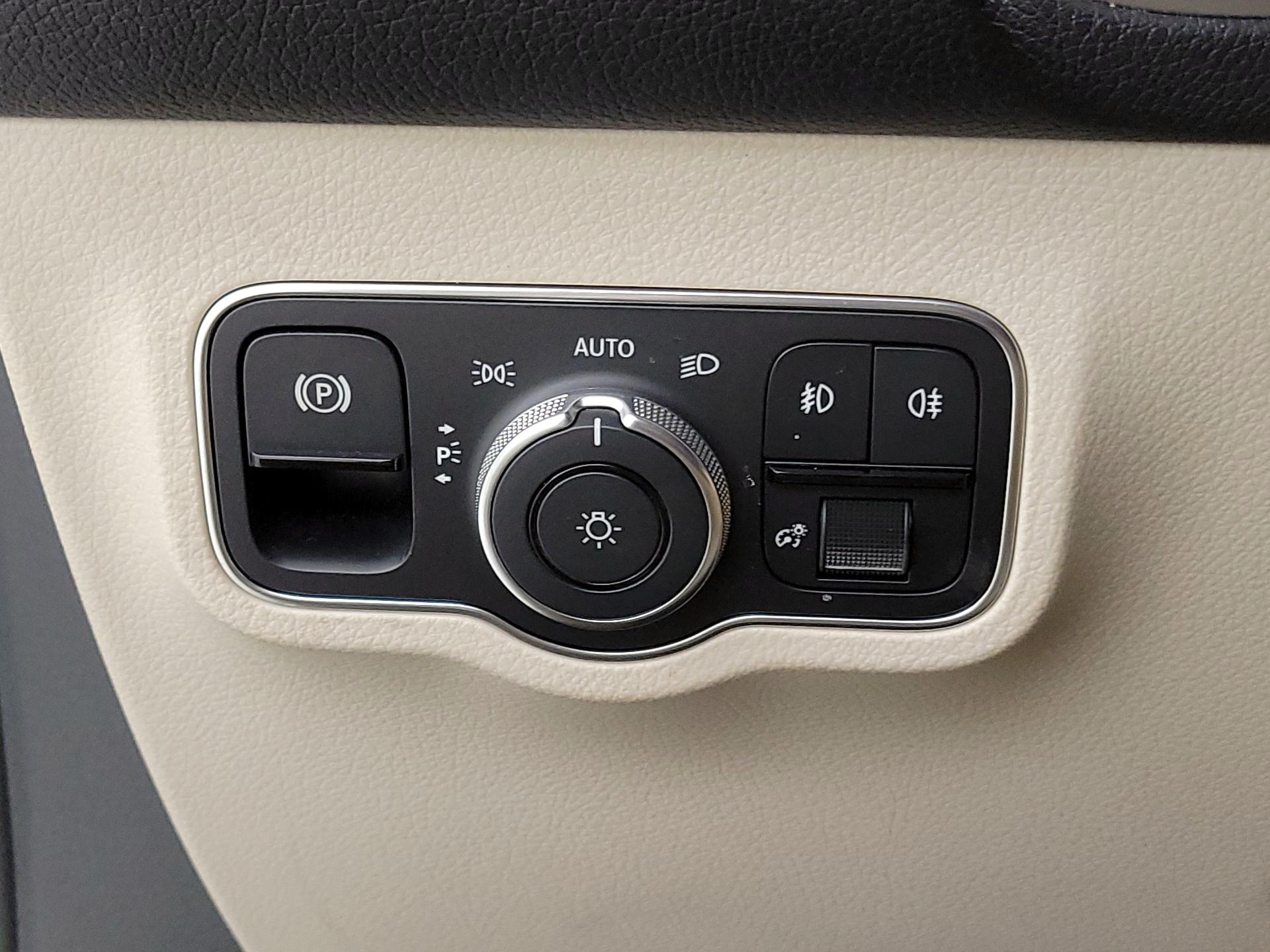 Thumbnail: 2022 Mercedes-Benz GLB - 13