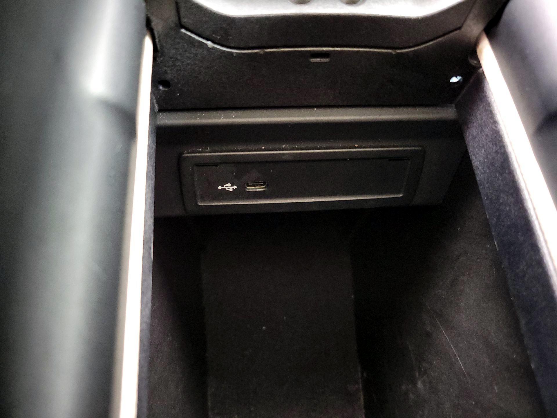 Thumbnail: 2022 Mercedes-Benz GLB - 18