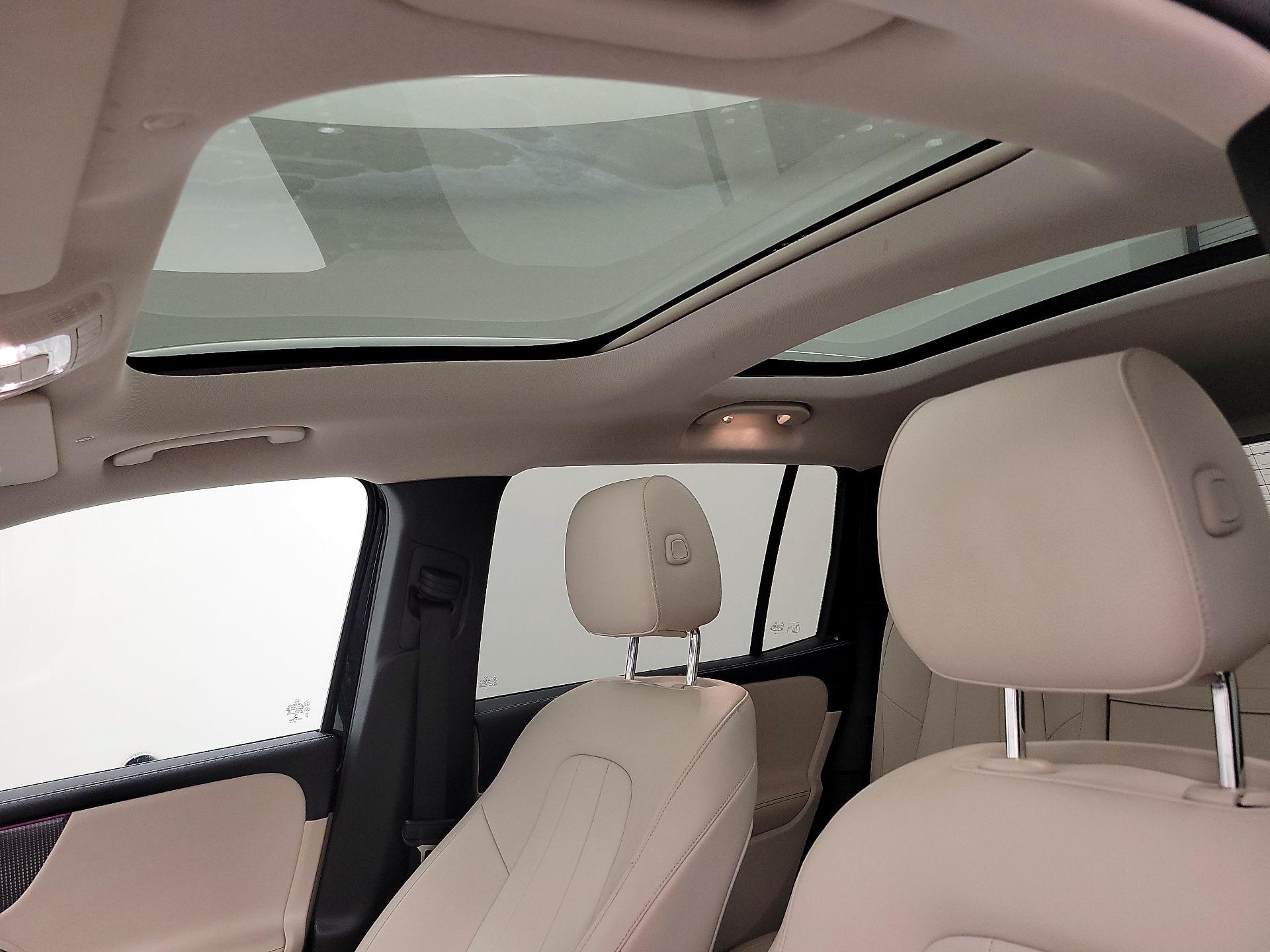 Thumbnail: 2022 Mercedes-Benz GLB - 19