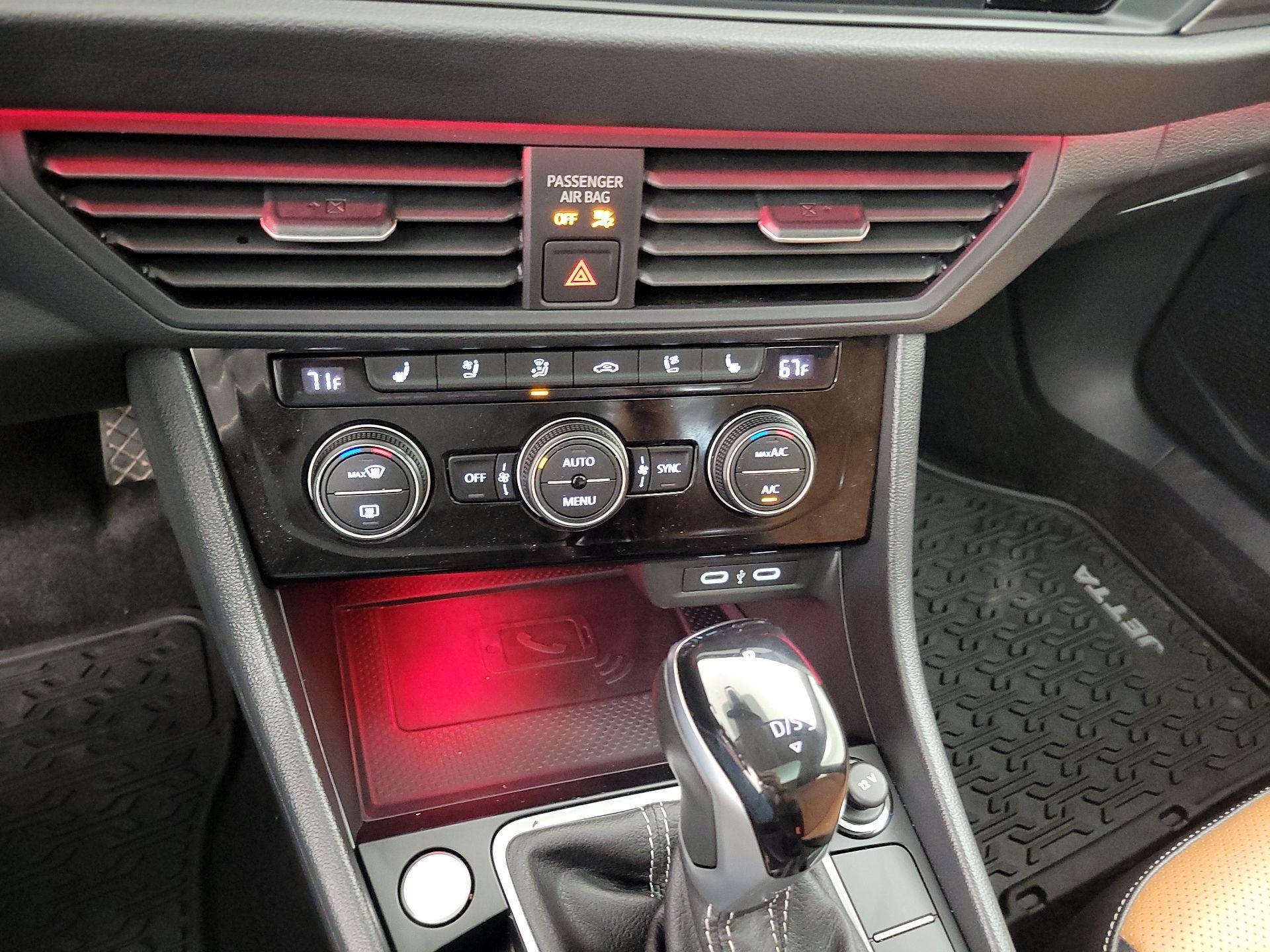 Thumbnail: 2024 Volkswagen Jetta - 16