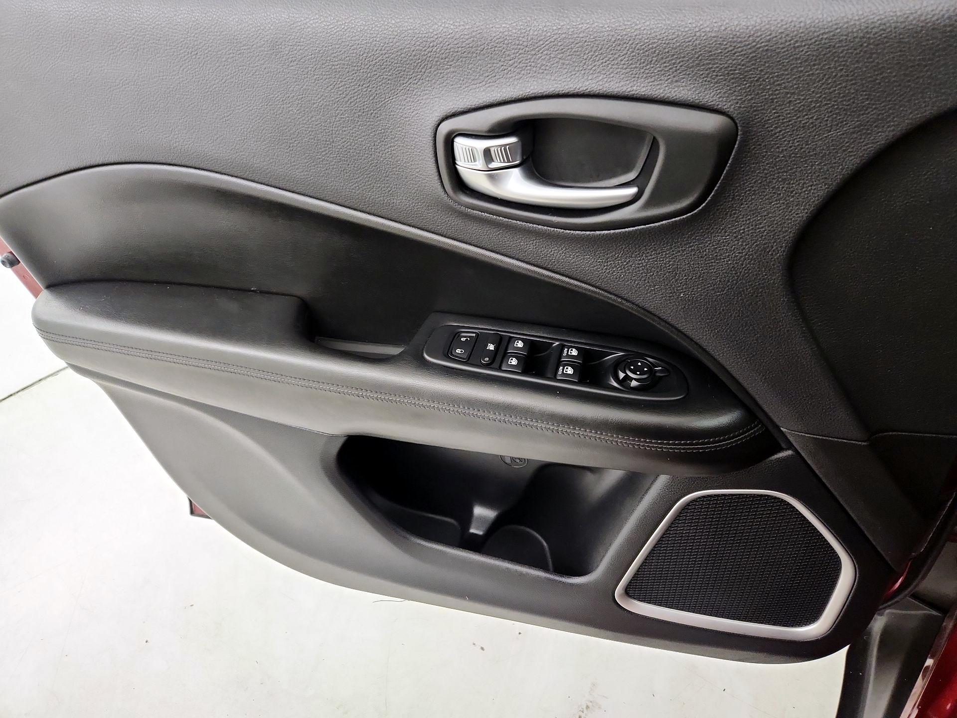 Thumbnail: 2021 Jeep Compass - 12