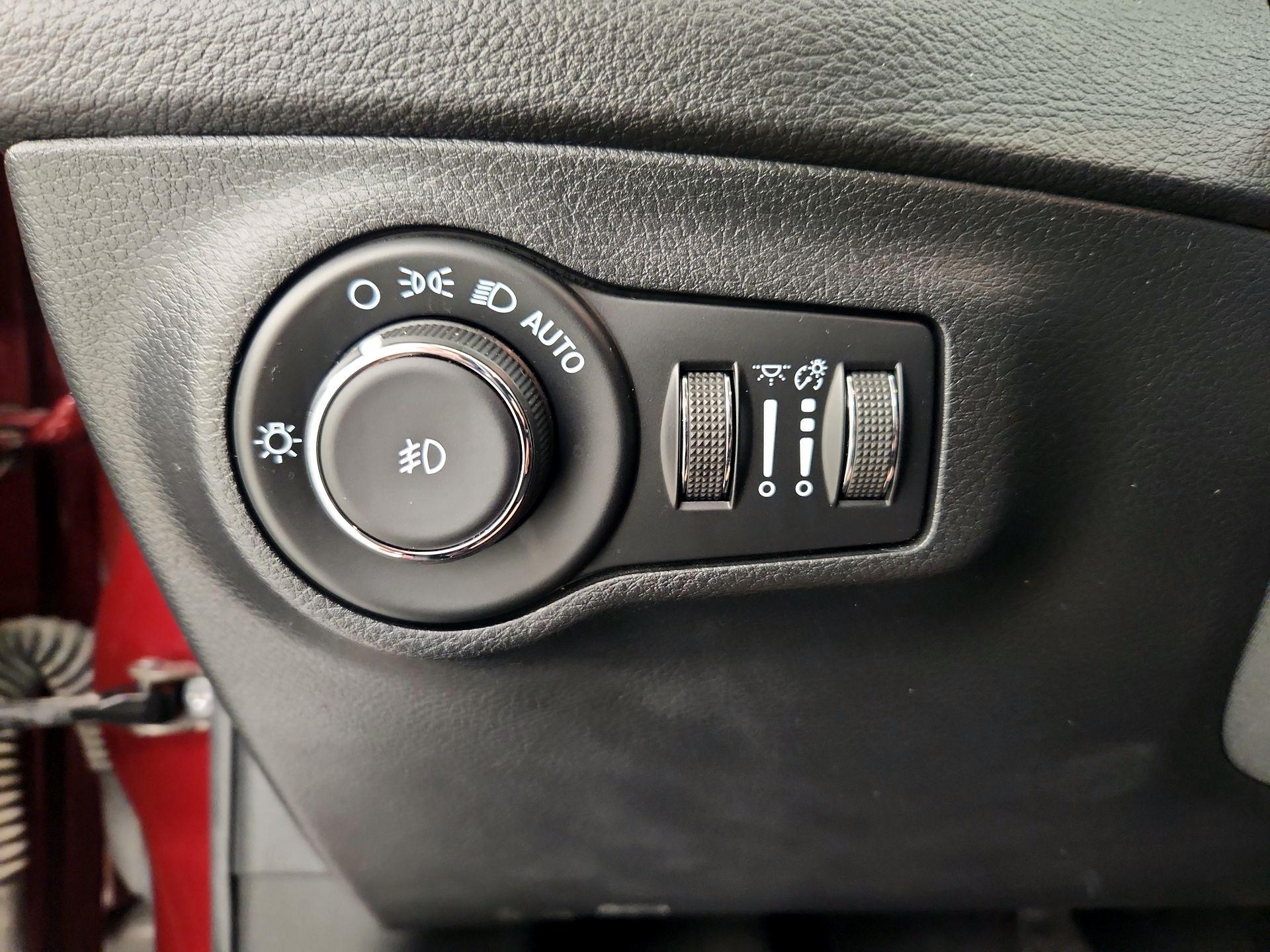 Thumbnail: 2021 Jeep Compass - 13