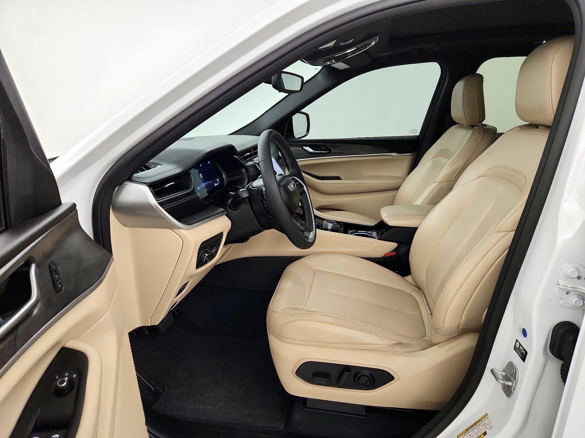 Thumbnail: 2023 Jeep Grand Cherokee - 11