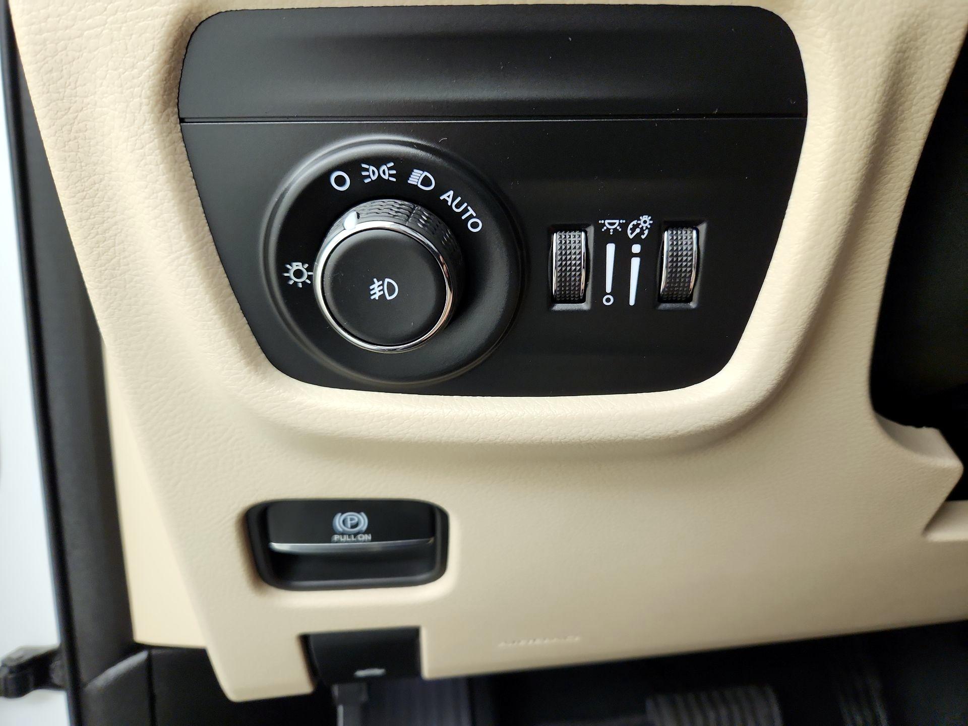 Thumbnail: 2023 Jeep Grand Cherokee - 13