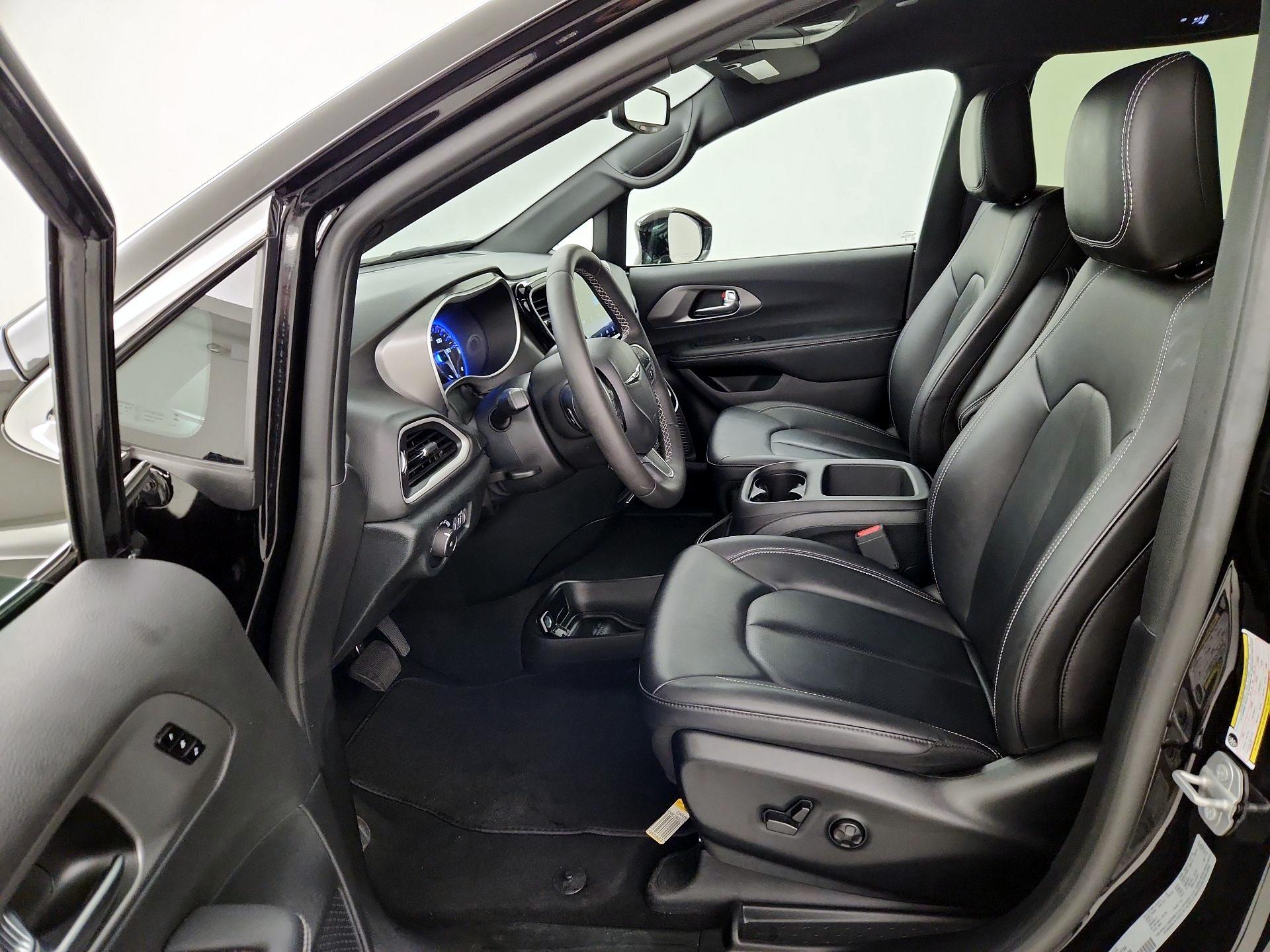 Thumbnail: 2025 Chrysler Pacifica - 11