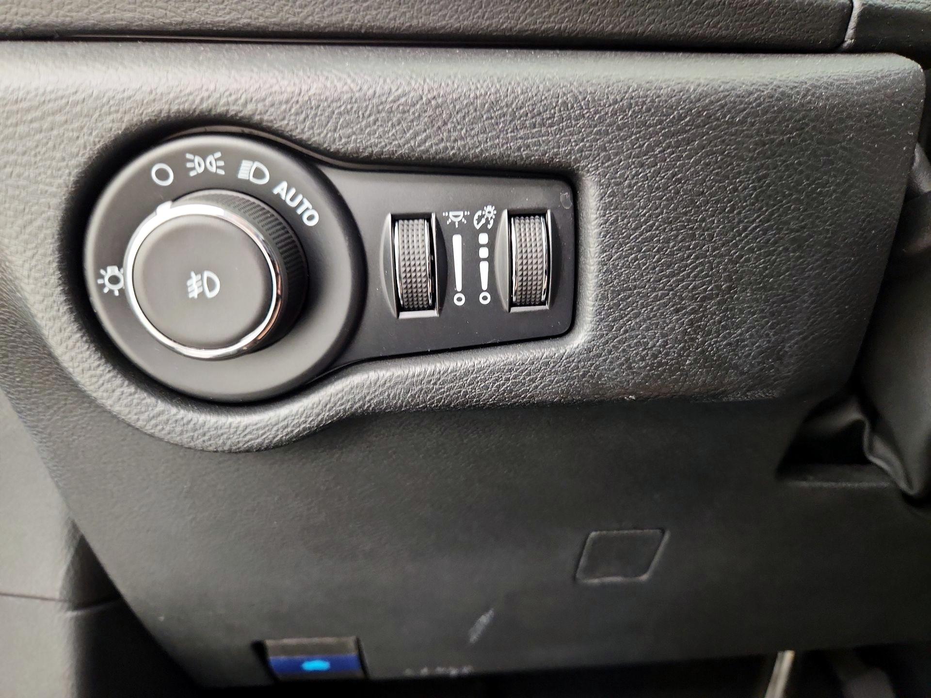 Thumbnail: 2025 Chrysler Pacifica - 13