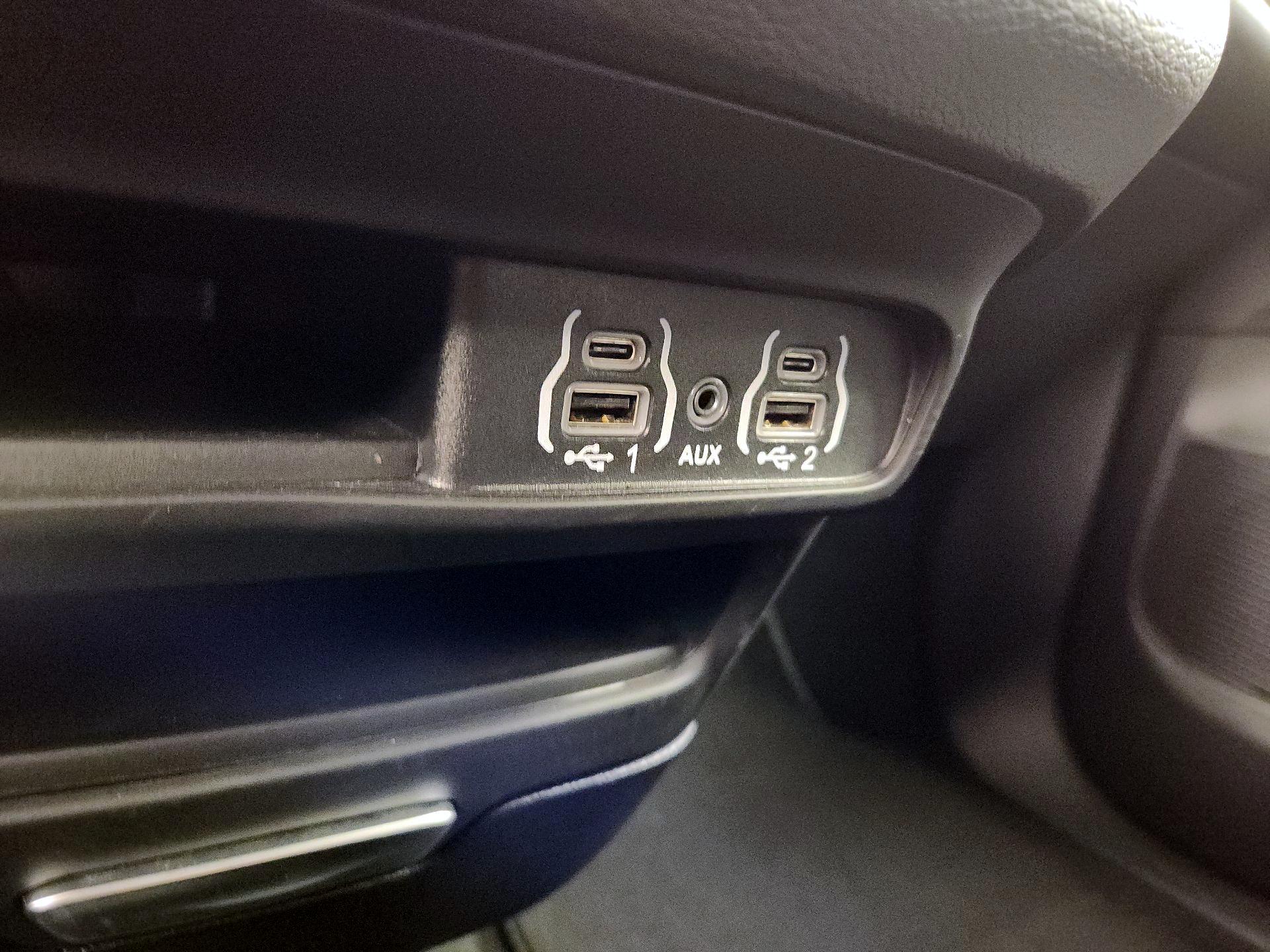 Thumbnail: 2025 Chrysler Pacifica - 18