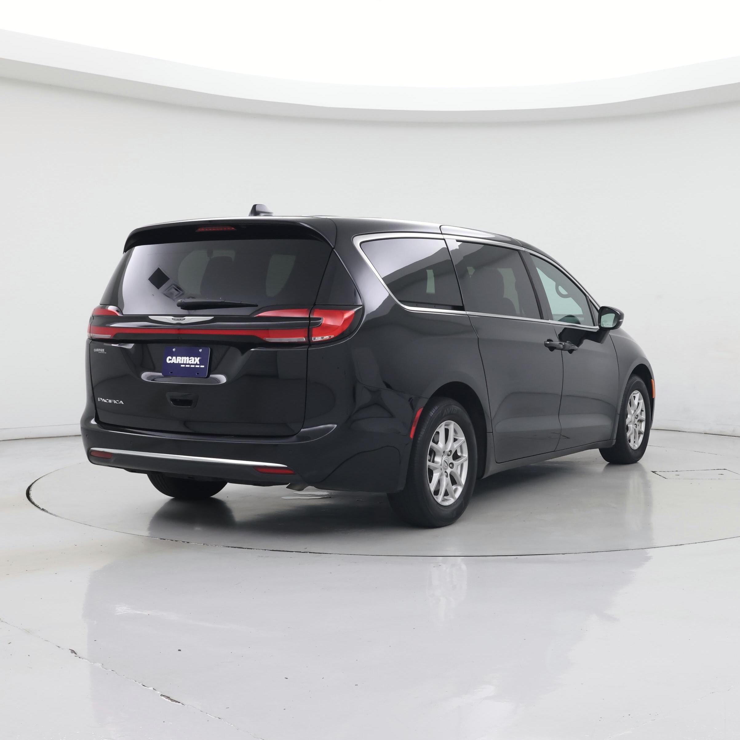 Thumbnail: 2025 Chrysler Pacifica - 8