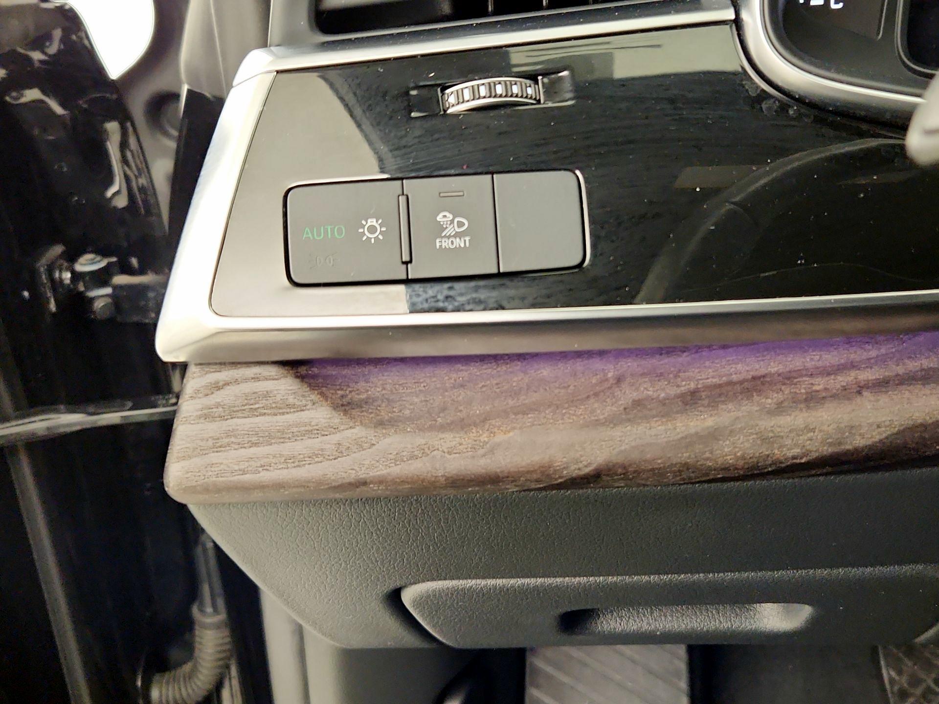 Thumbnail: 2021 Audi Q8 - 13