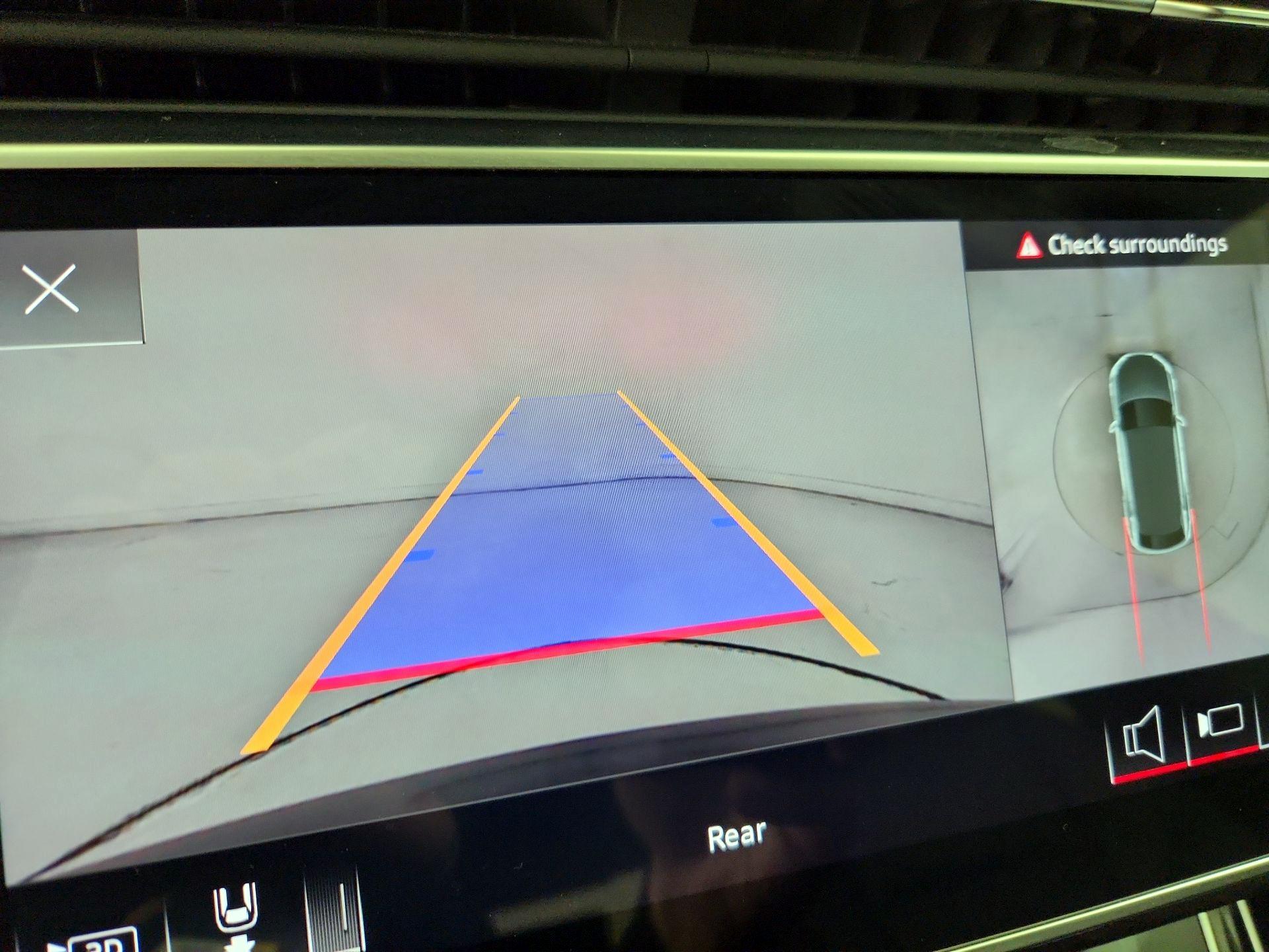 Thumbnail: 2021 Audi Q8 - 15