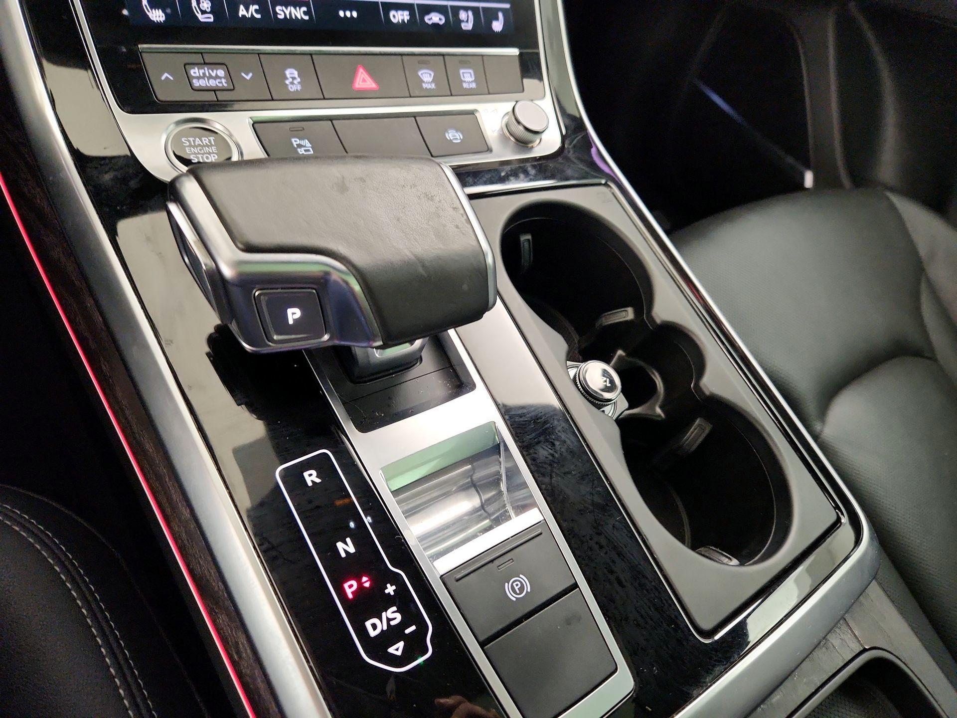 Thumbnail: 2021 Audi Q8 - 18