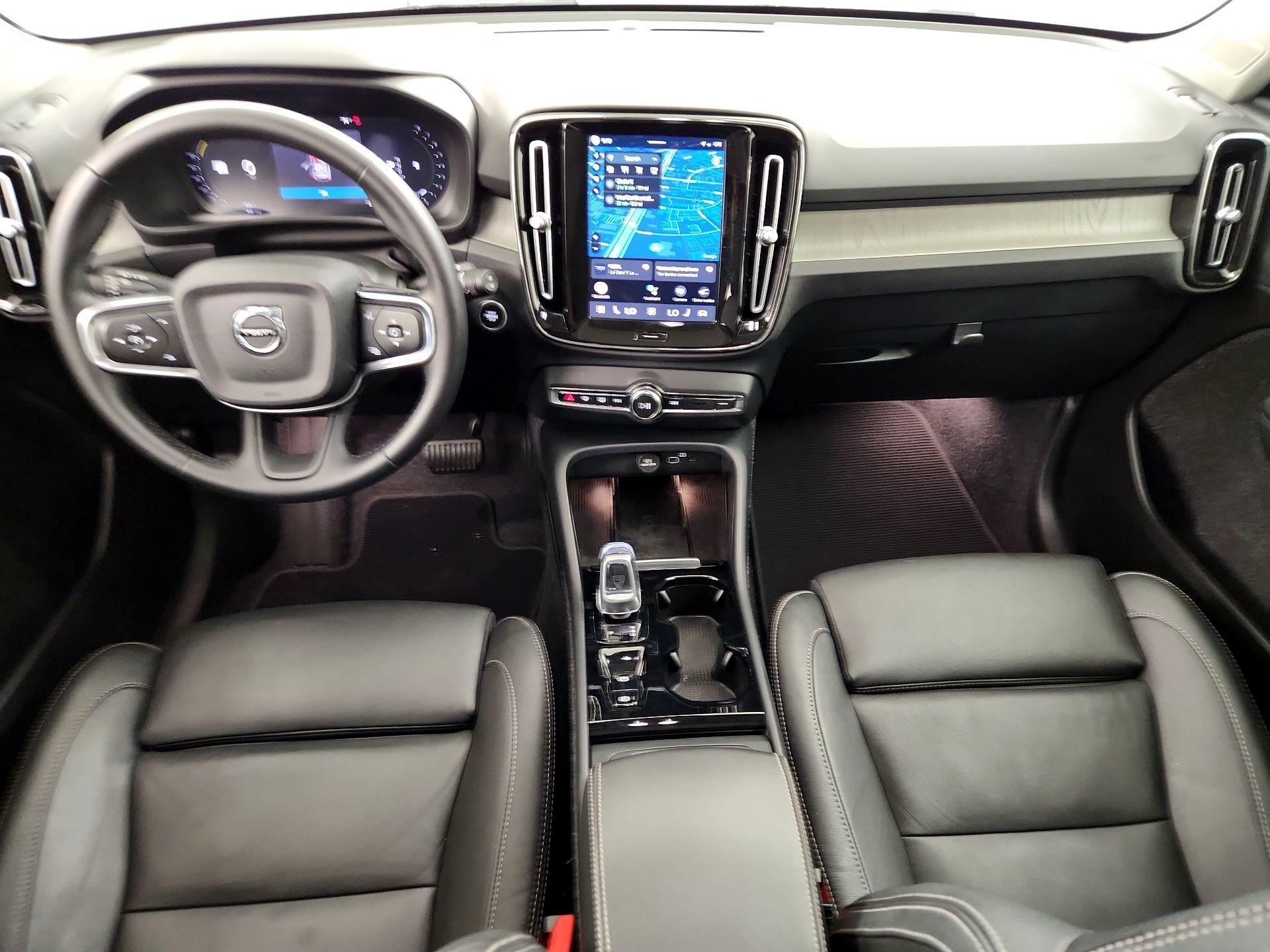 Thumbnail: 2025 Volvo XC40 - 9