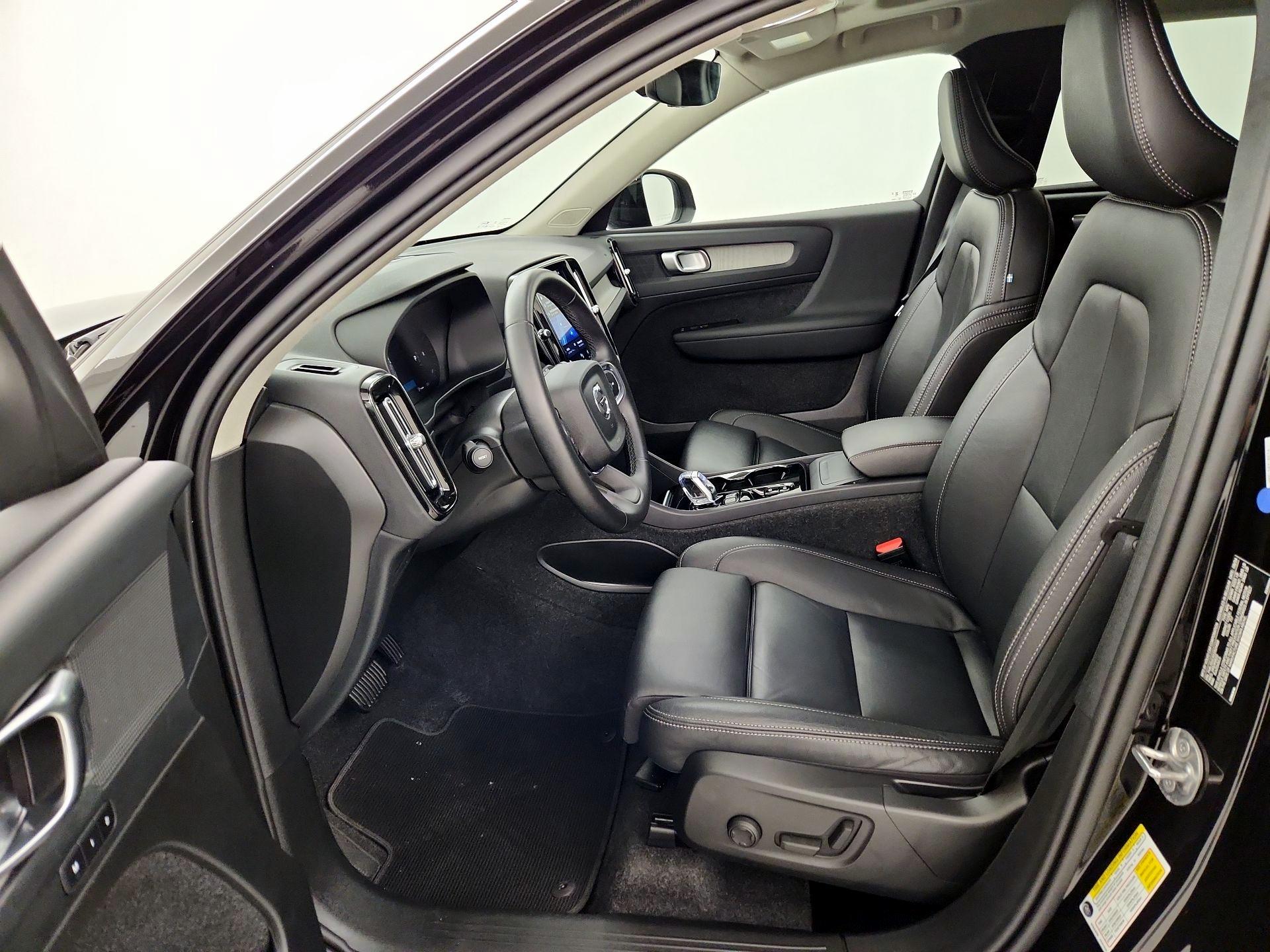 Thumbnail: 2025 Volvo XC40 - 11