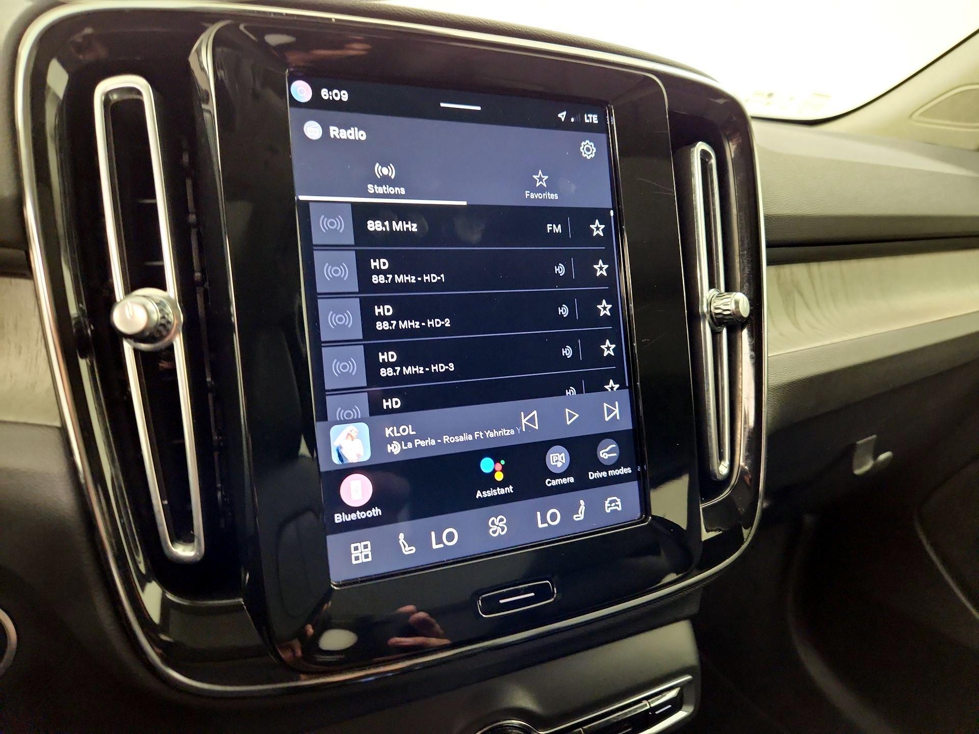 Thumbnail: 2025 Volvo XC40 - 16