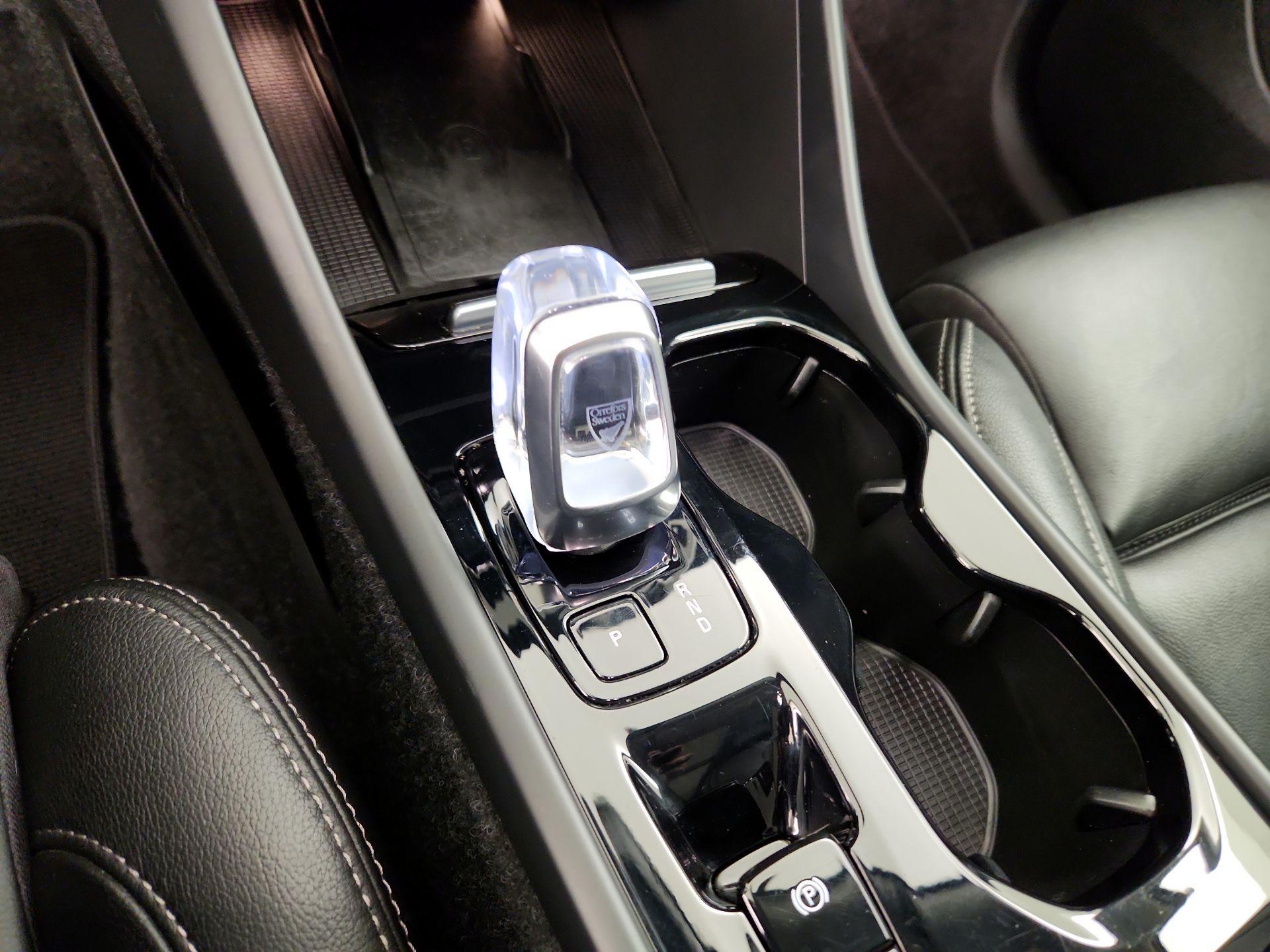 Thumbnail: 2025 Volvo XC40 - 18