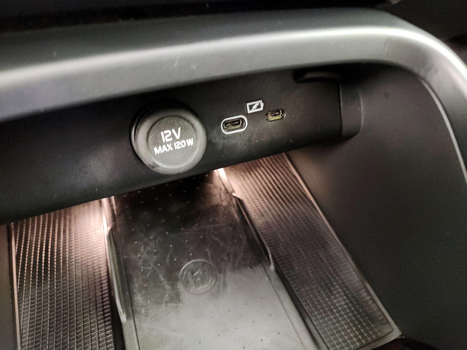 Thumbnail: 2025 Volvo XC40 - 19