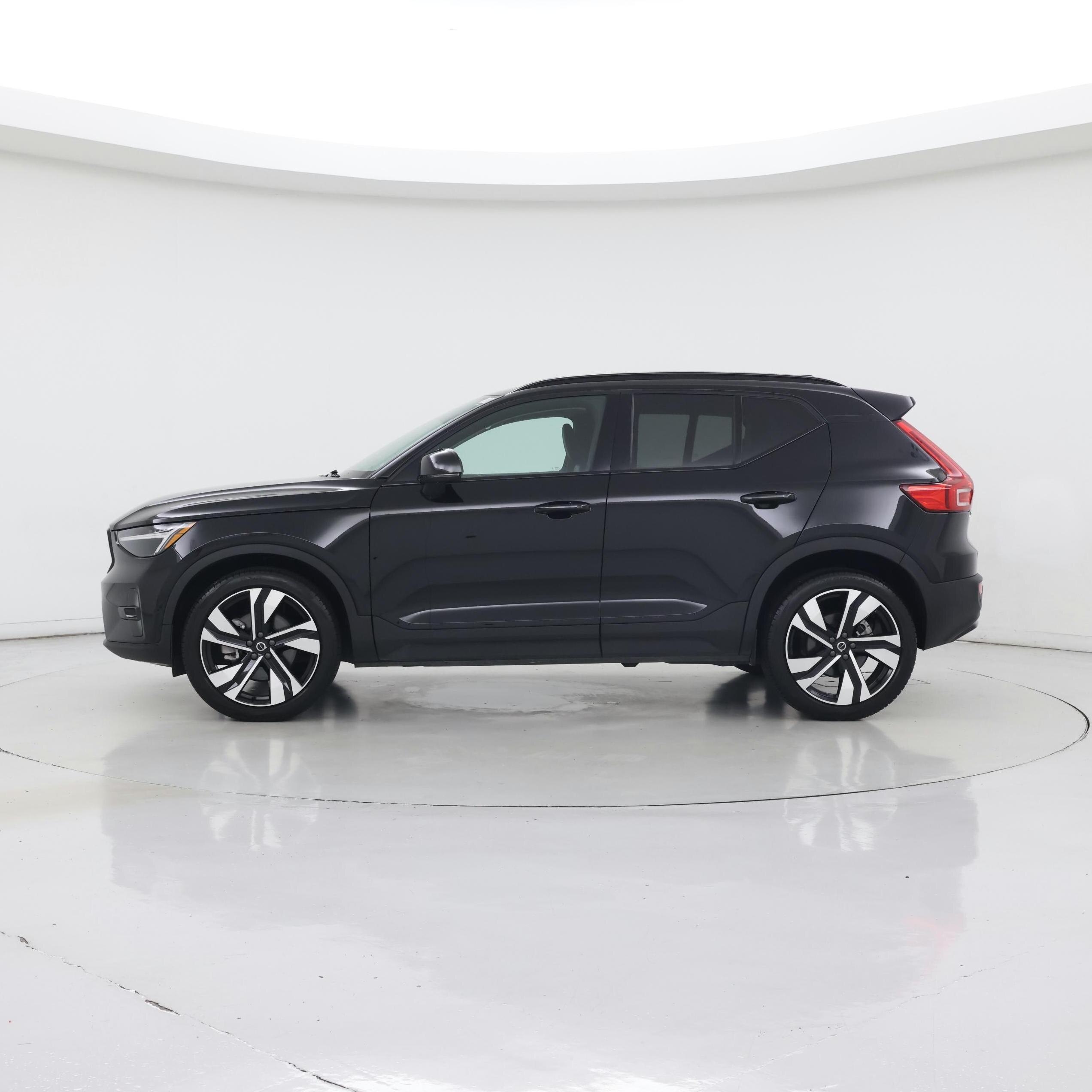 Thumbnail: 2025 Volvo XC40 - 3