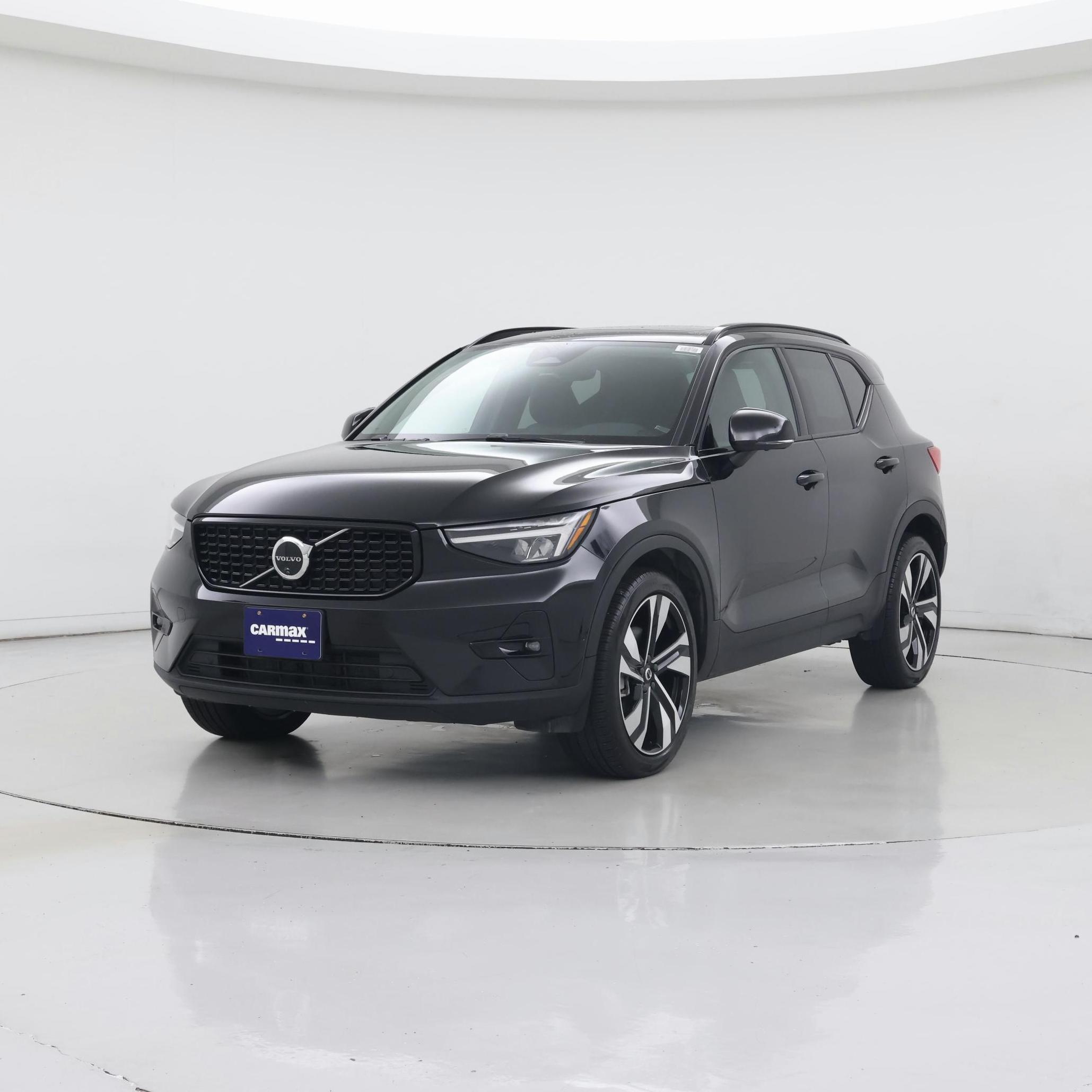 Thumbnail: 2025 Volvo XC40 - 4