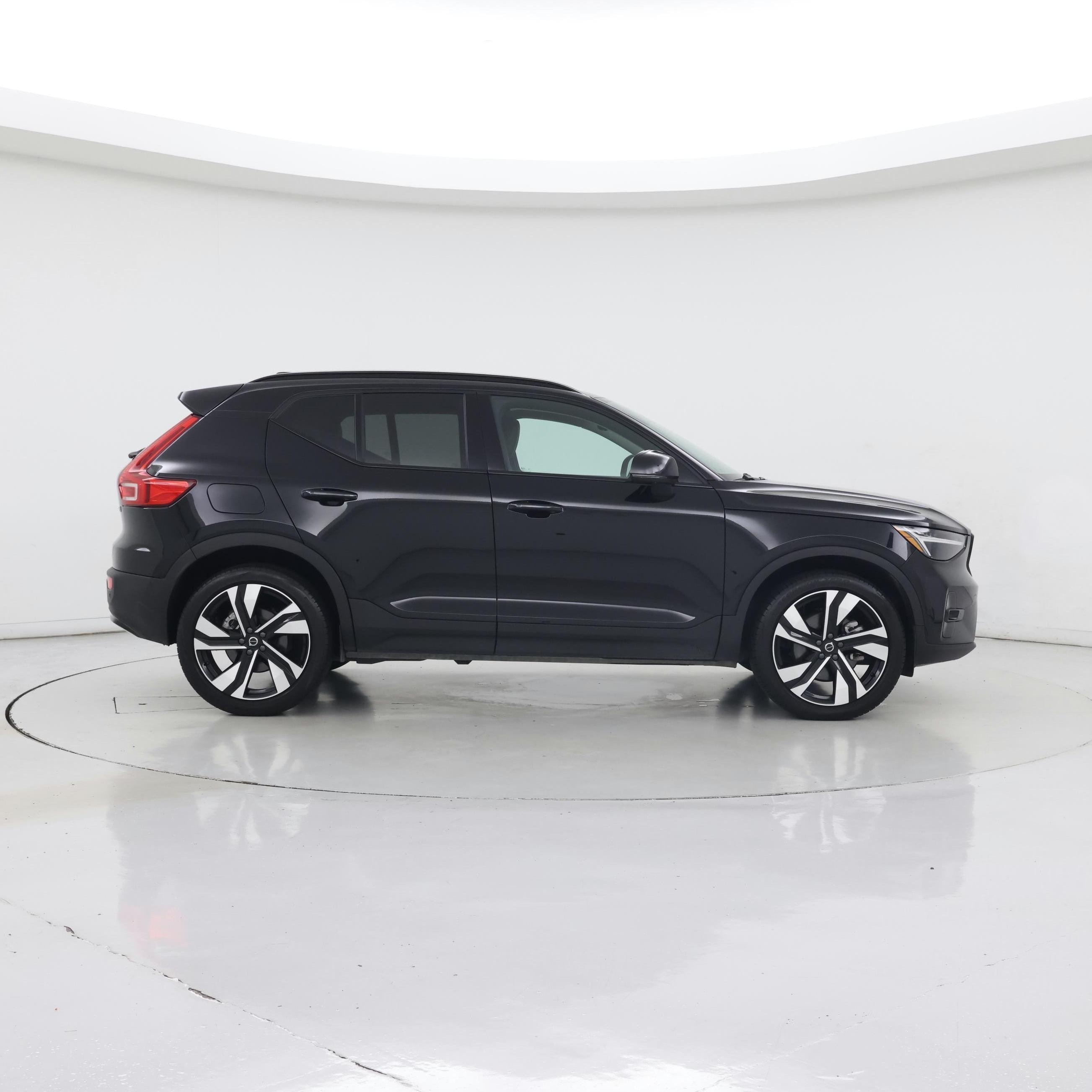 Thumbnail: 2025 Volvo XC40 - 7