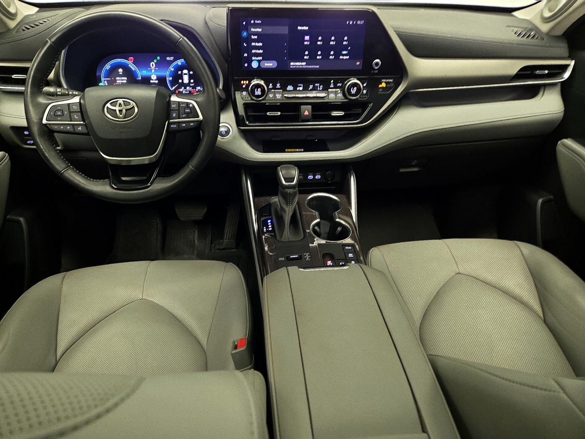 Thumbnail: 2023 Toyota Highlander - 9