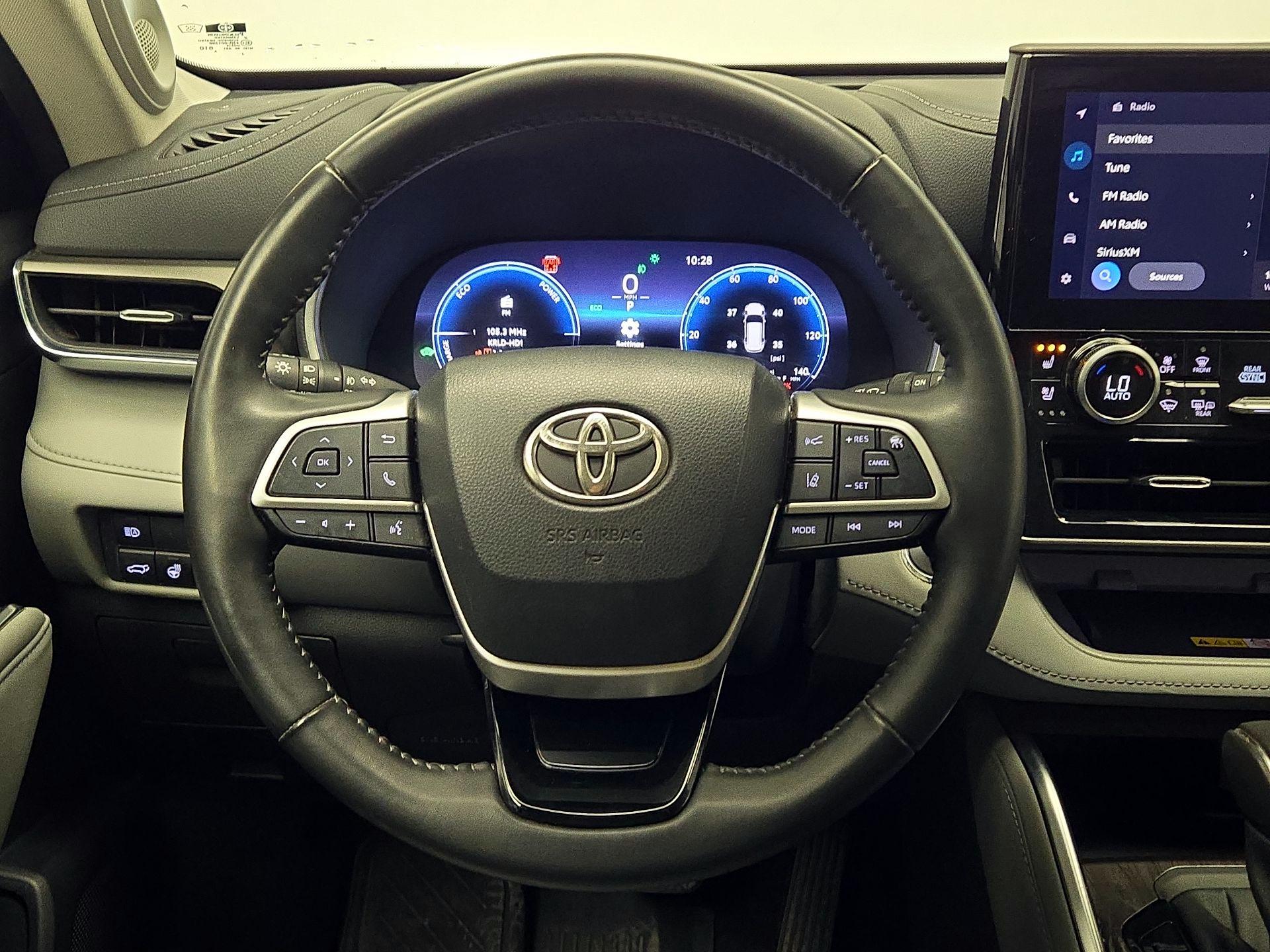 Thumbnail: 2023 Toyota Highlander - 10