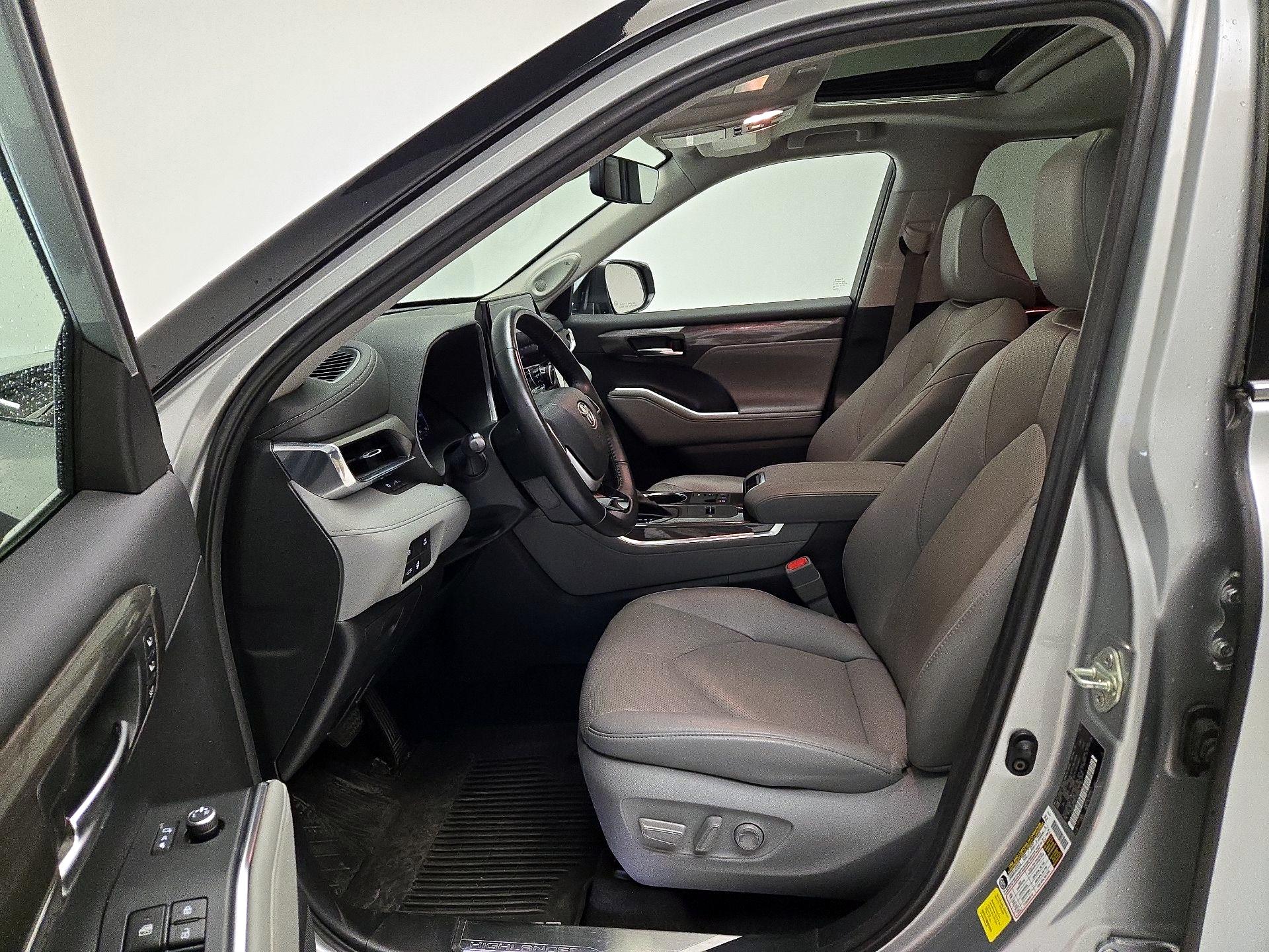 Thumbnail: 2023 Toyota Highlander - 11