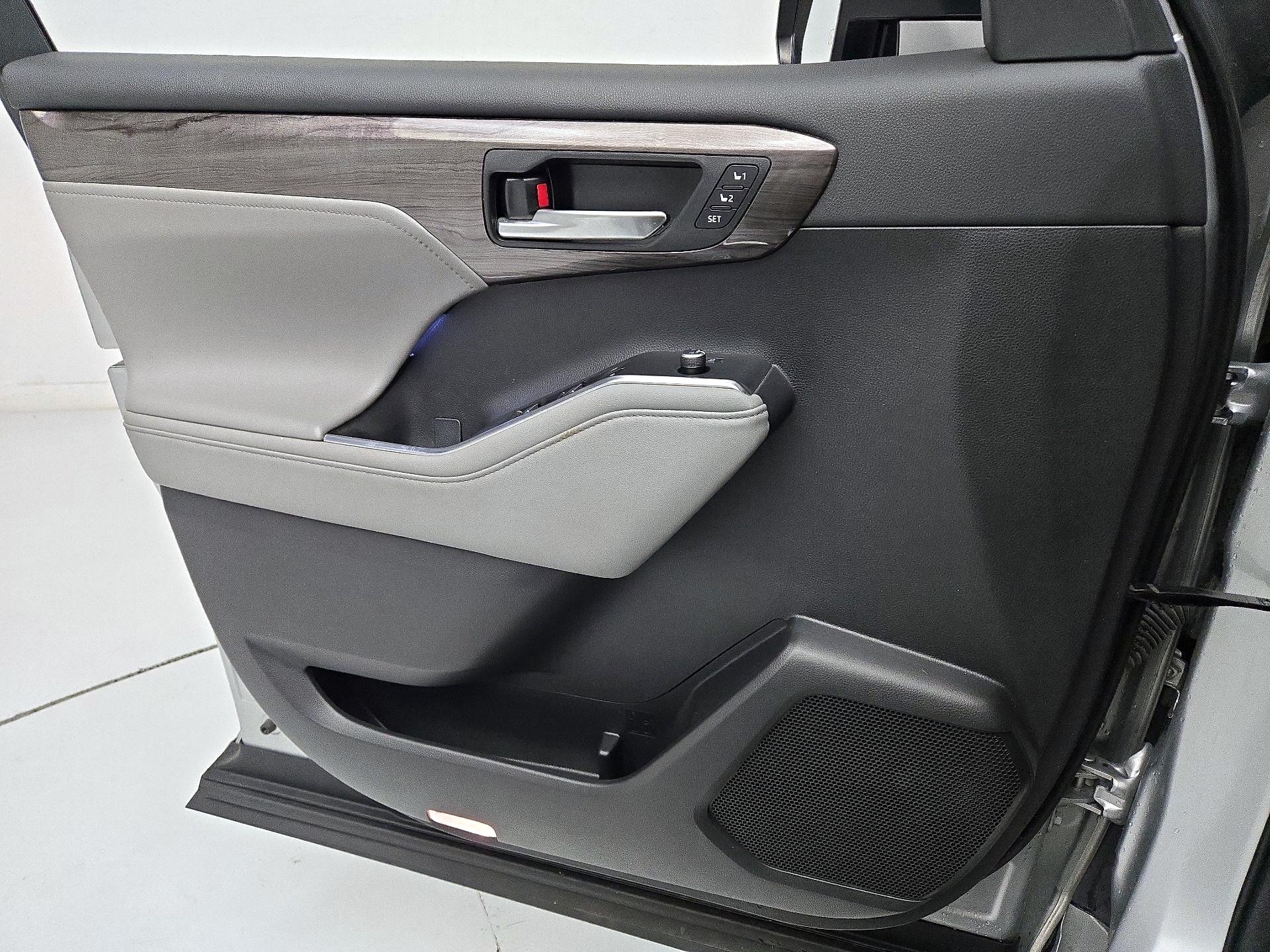 Thumbnail: 2023 Toyota Highlander - 12