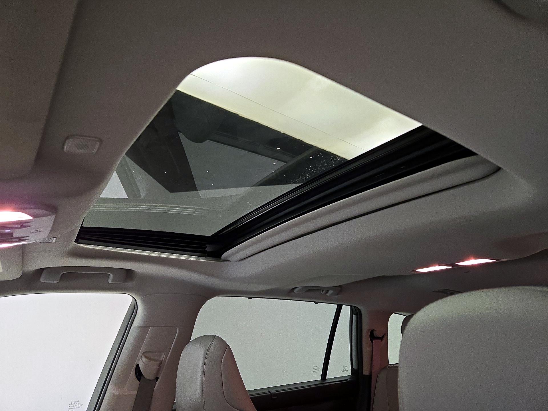 Thumbnail: 2023 Toyota Highlander - 19