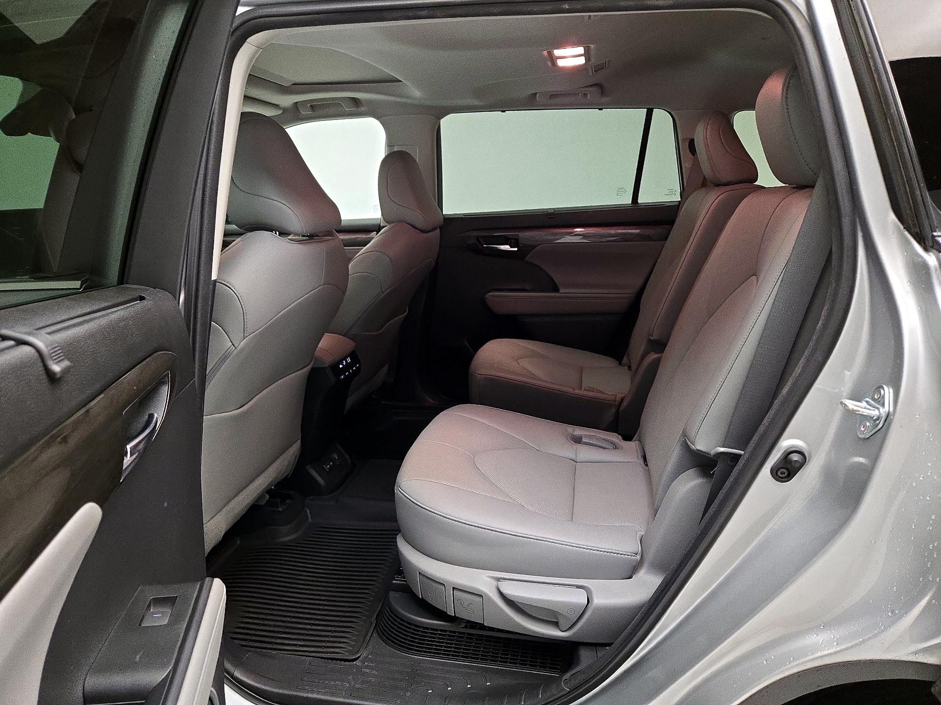 Thumbnail: 2023 Toyota Highlander - 20