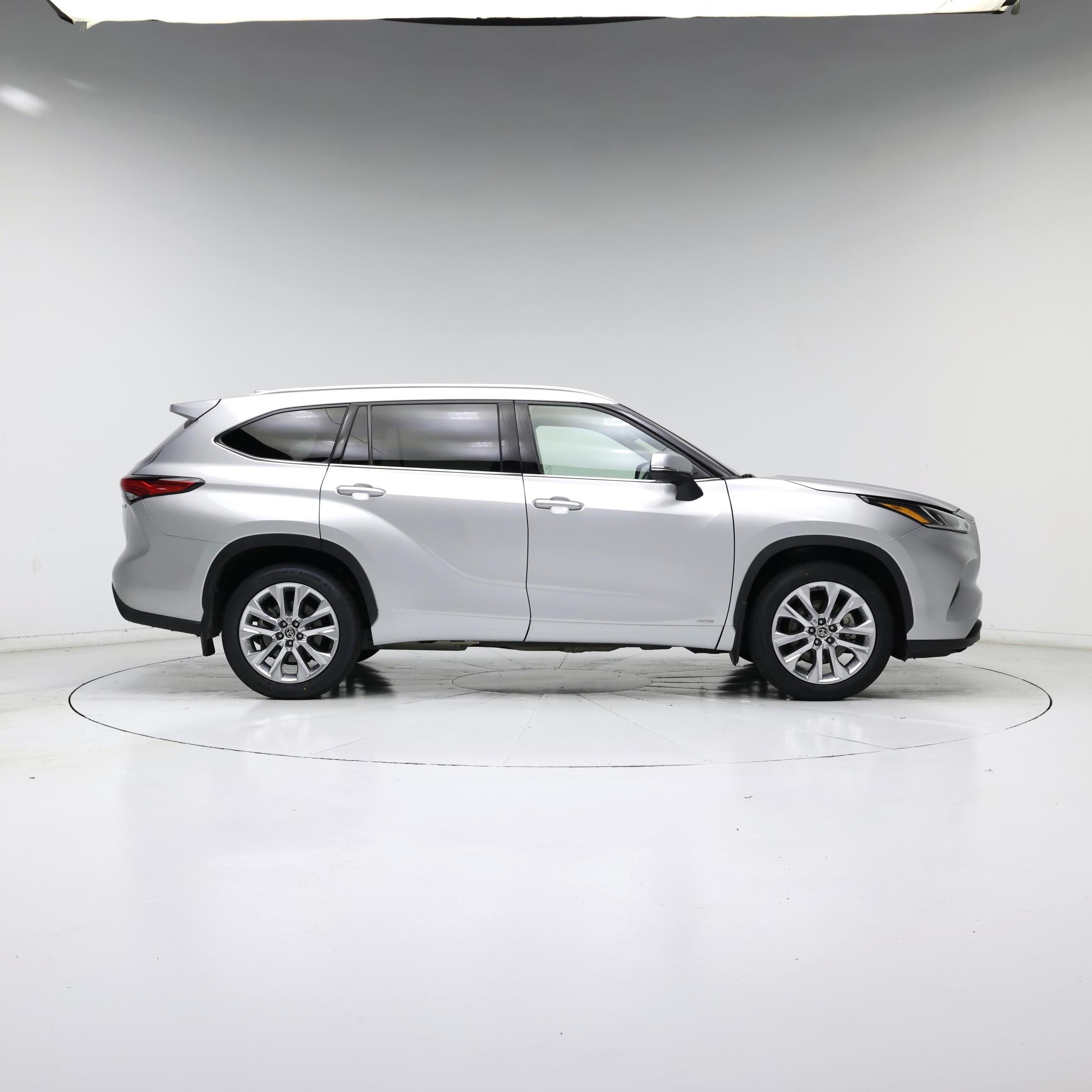 Thumbnail: 2023 Toyota Highlander - 7