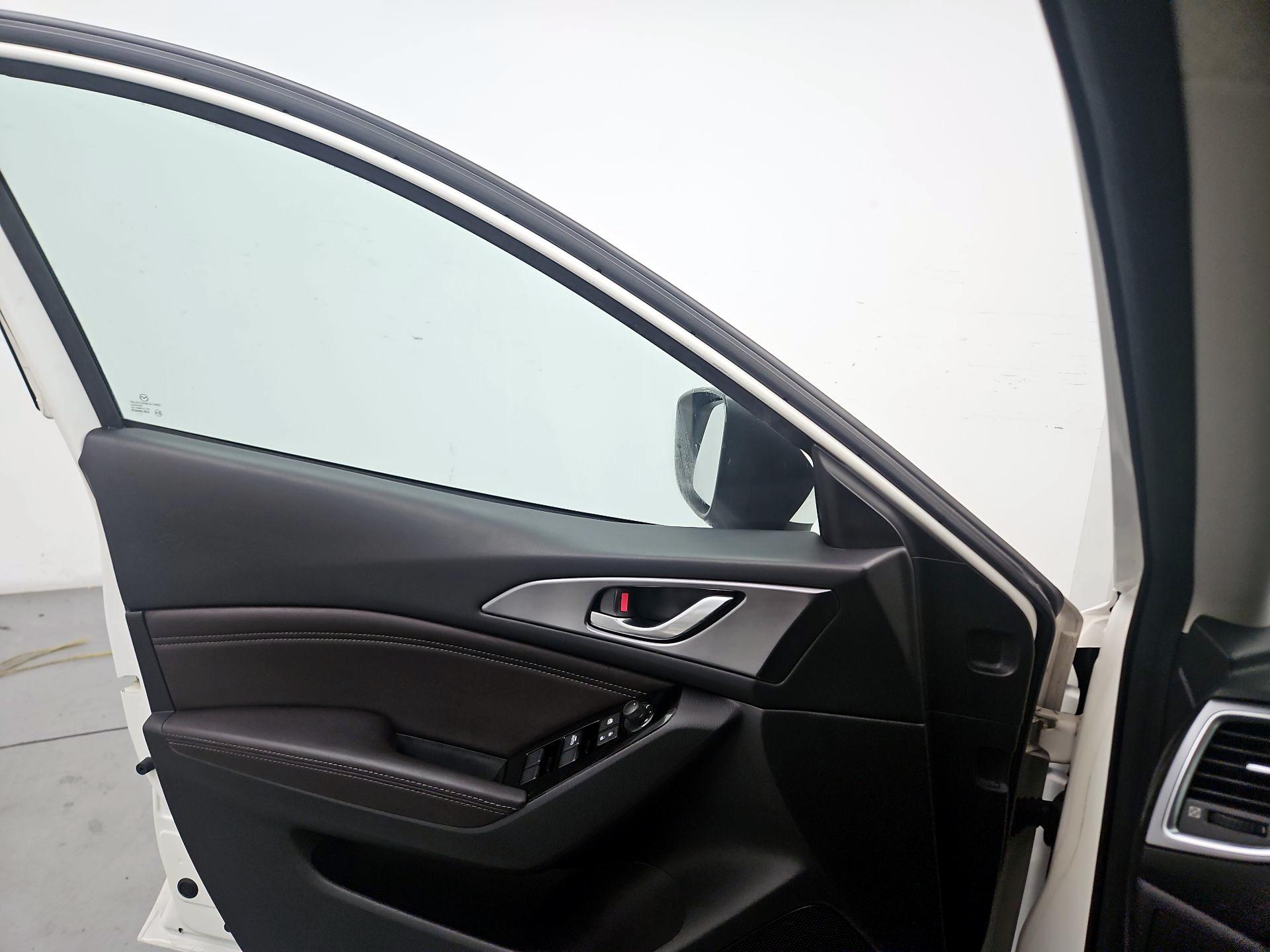 Thumbnail: 2018 Mazda Mazda3 - 12