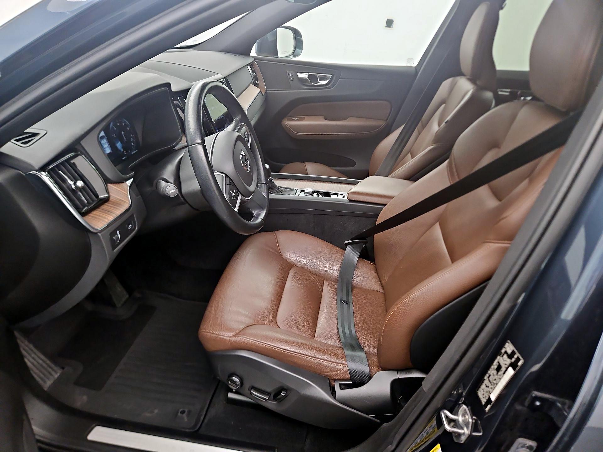 Thumbnail: 2021 Volvo XC60 - 11