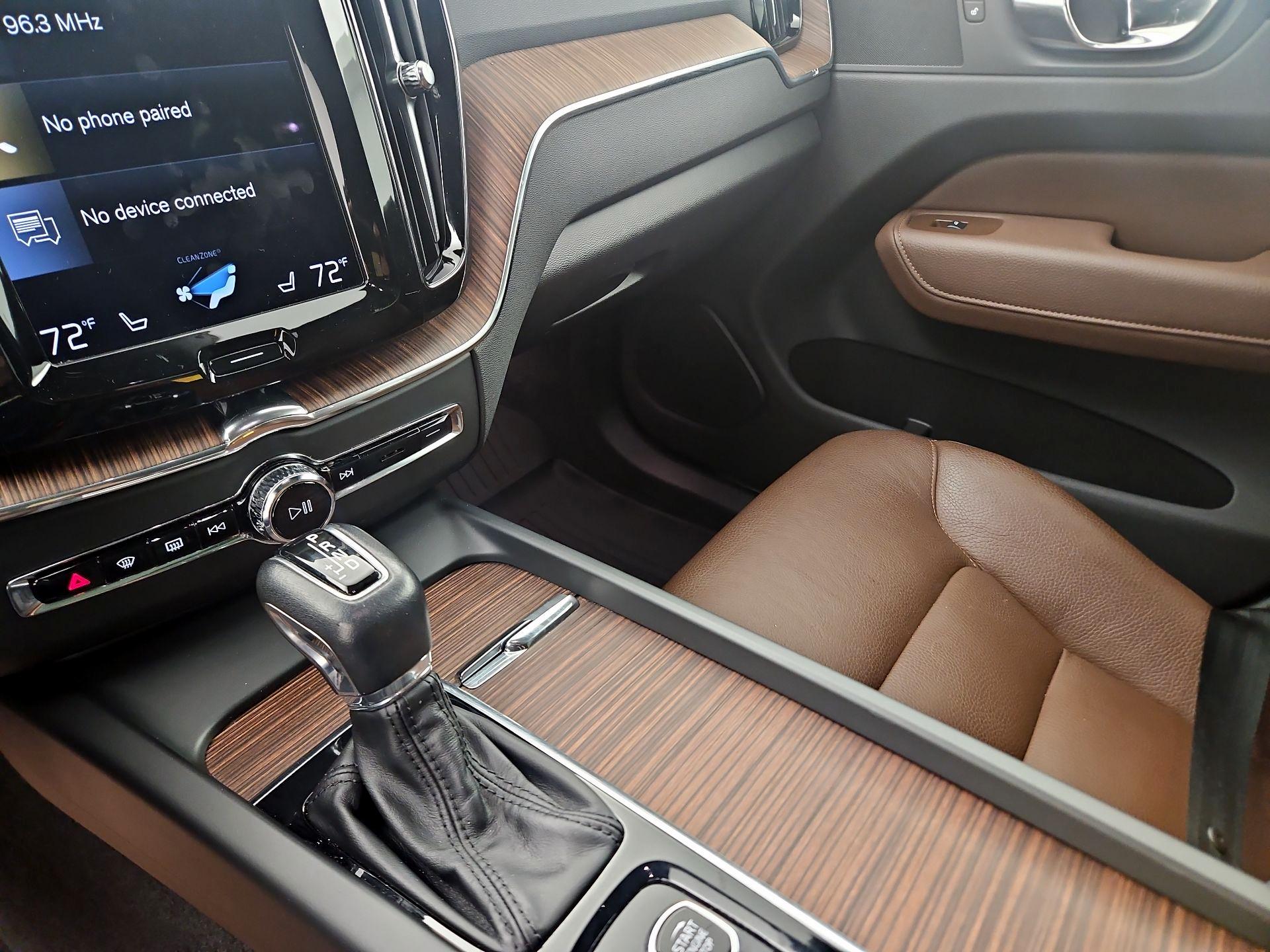 Thumbnail: 2021 Volvo XC60 - 15