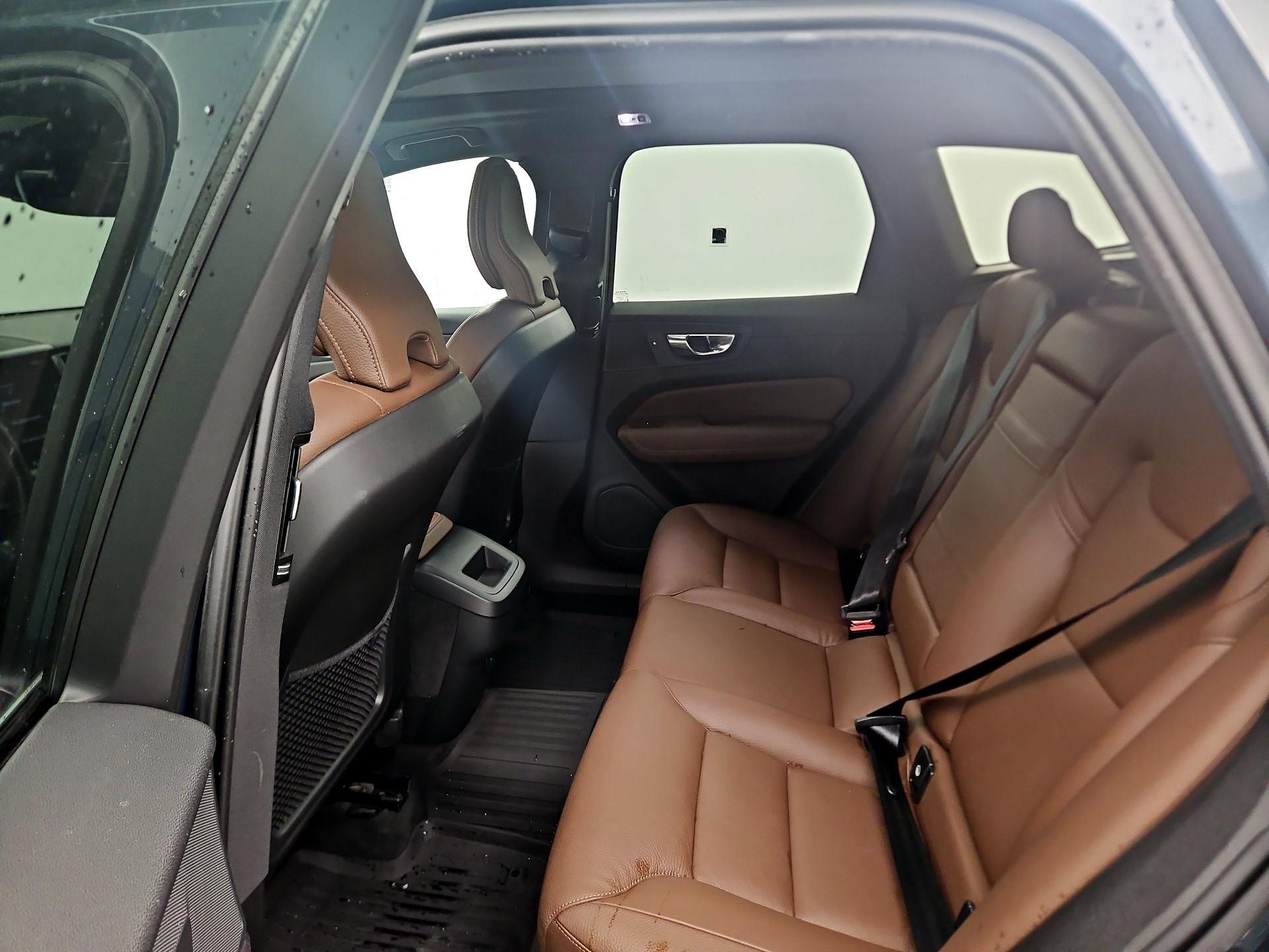 Thumbnail: 2021 Volvo XC60 - 16