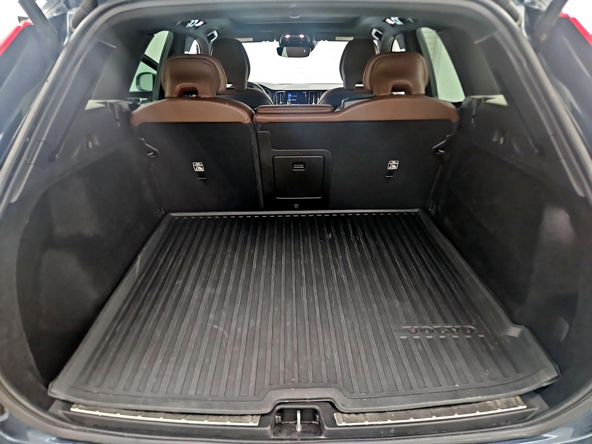 Thumbnail: 2021 Volvo XC60 - 17