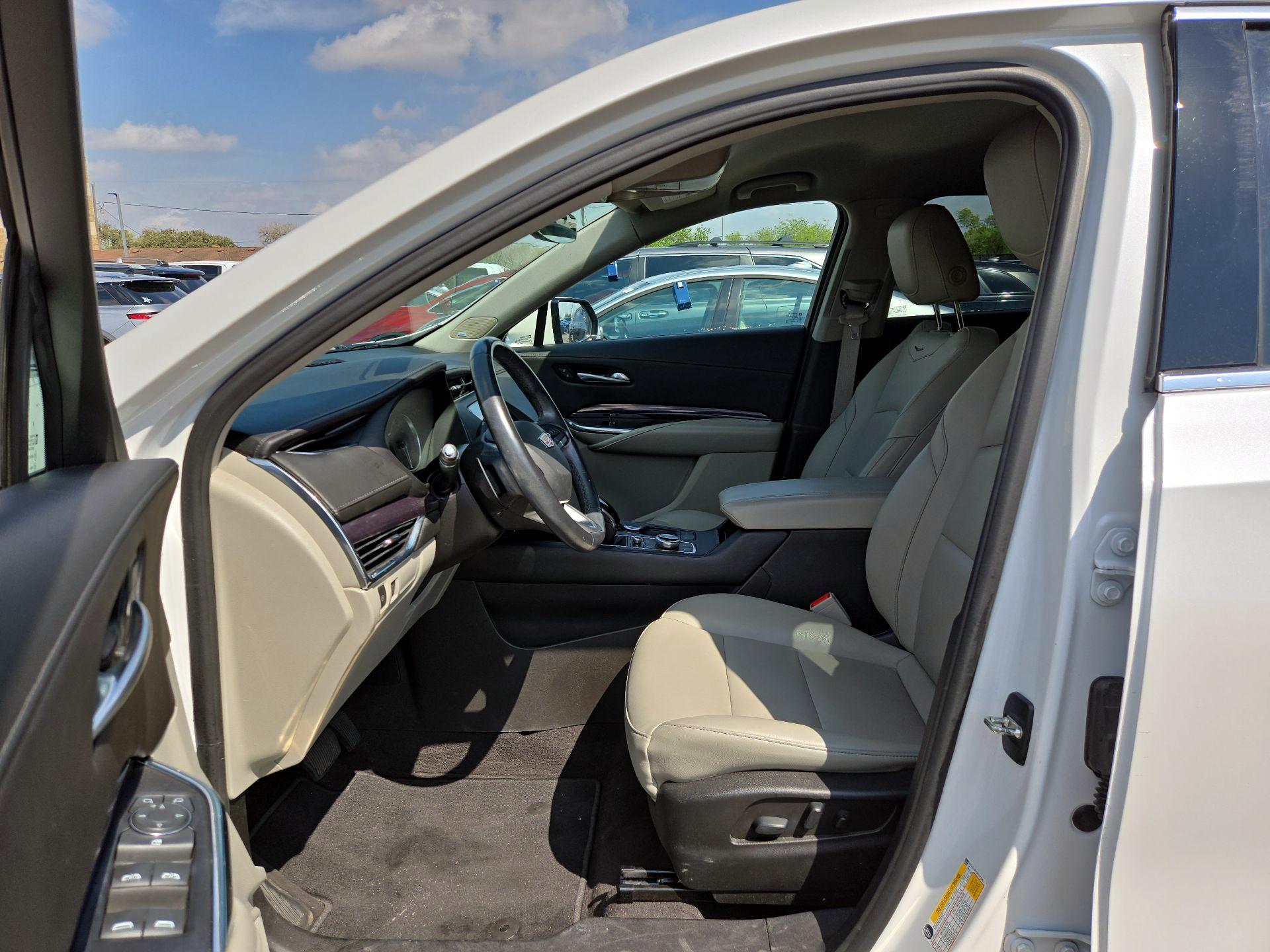 Thumbnail: 2023 Cadillac XT4 - 9