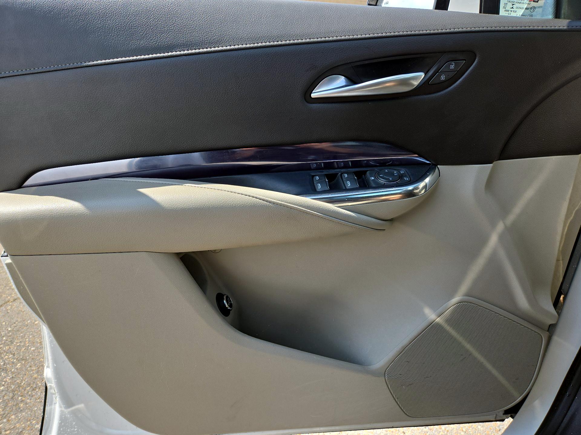Thumbnail: 2023 Cadillac XT4 - 10