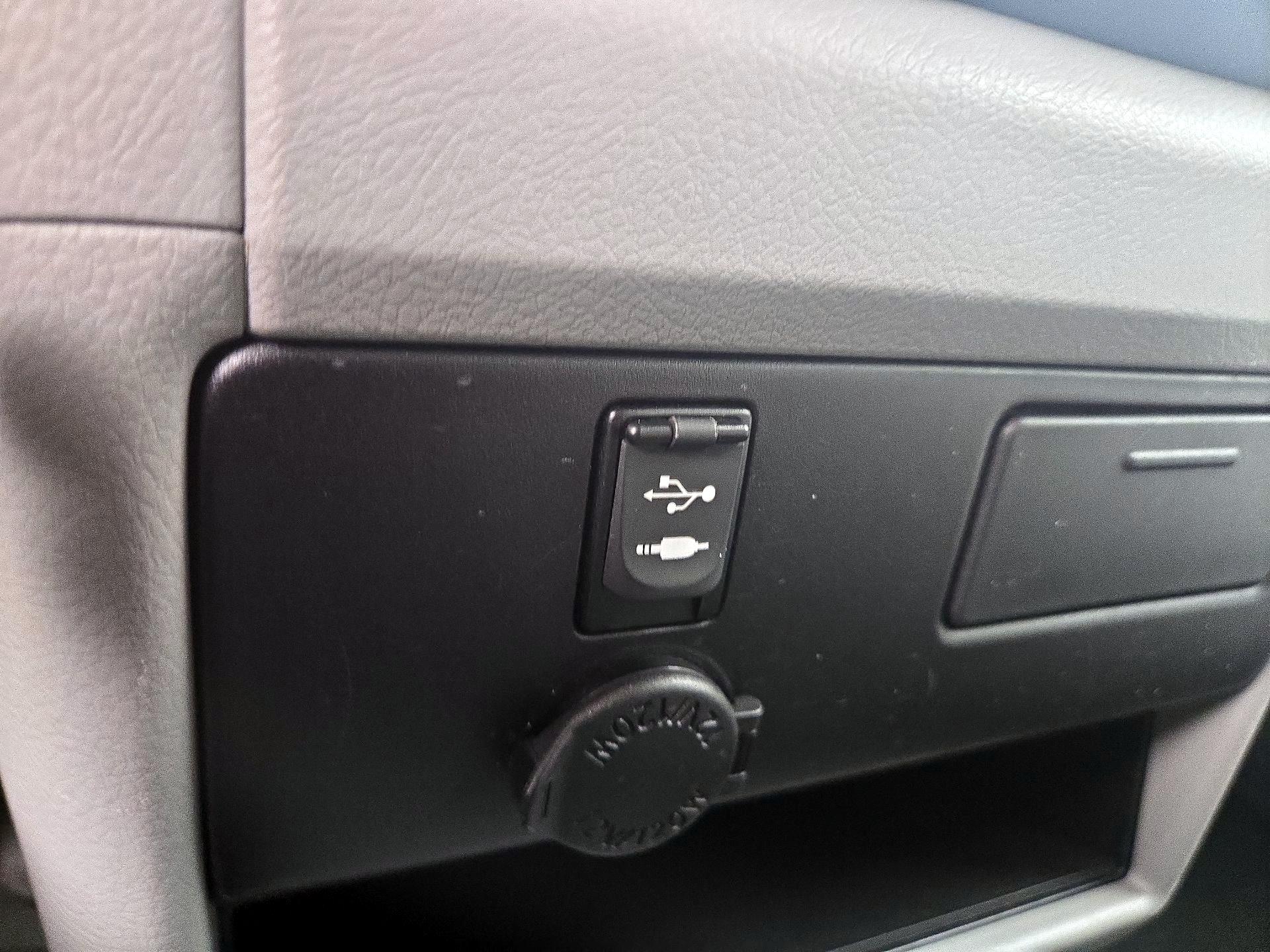 Thumbnail: 2017 Toyota Sienna - 16