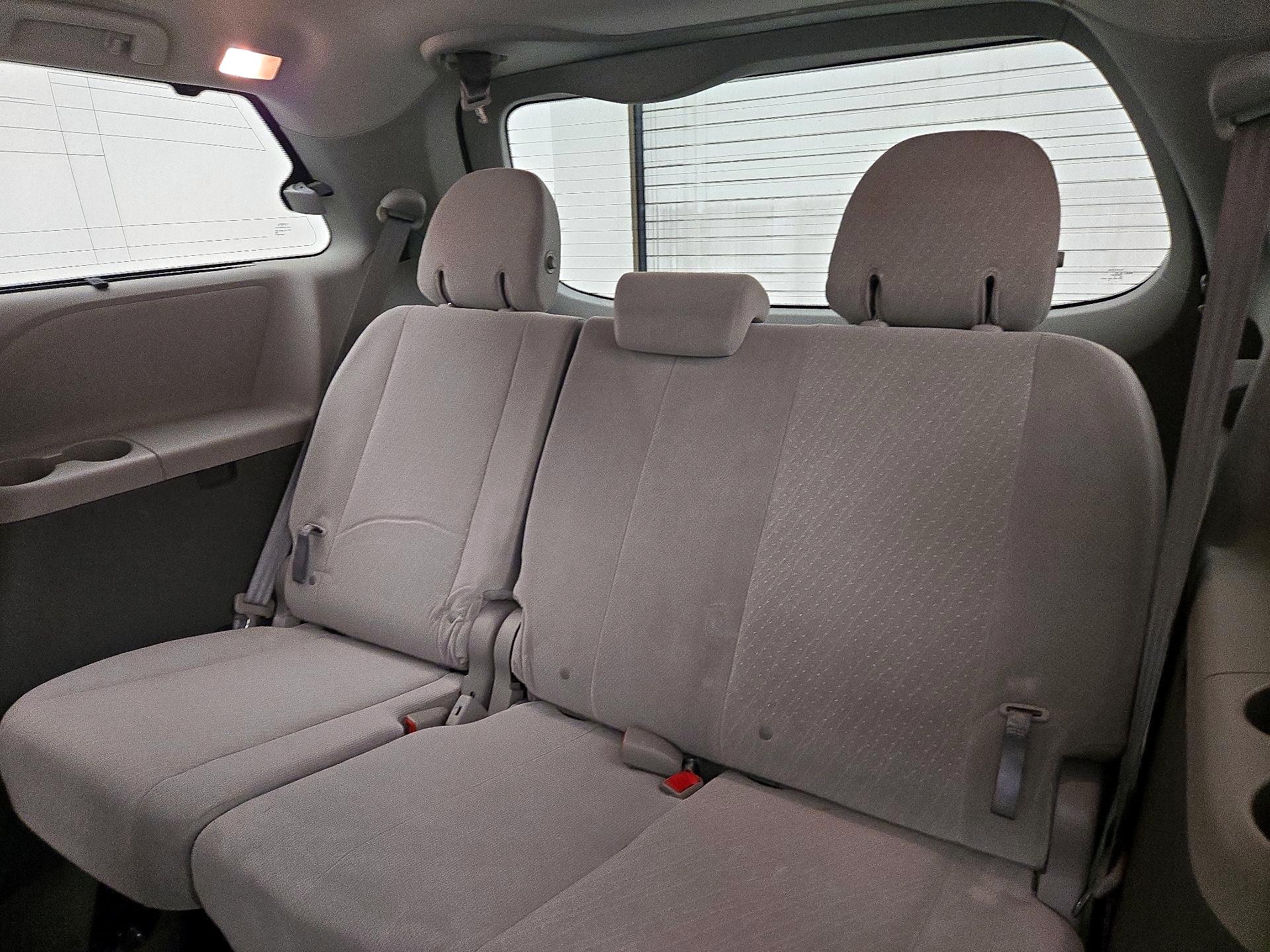 Thumbnail: 2017 Toyota Sienna - 18