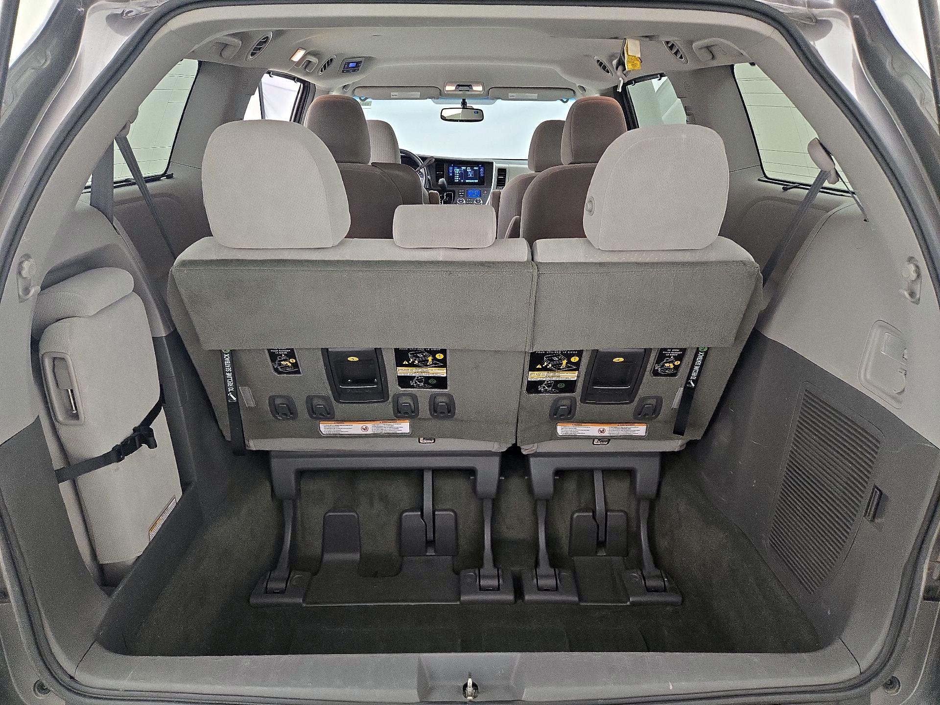 Thumbnail: 2017 Toyota Sienna - 19