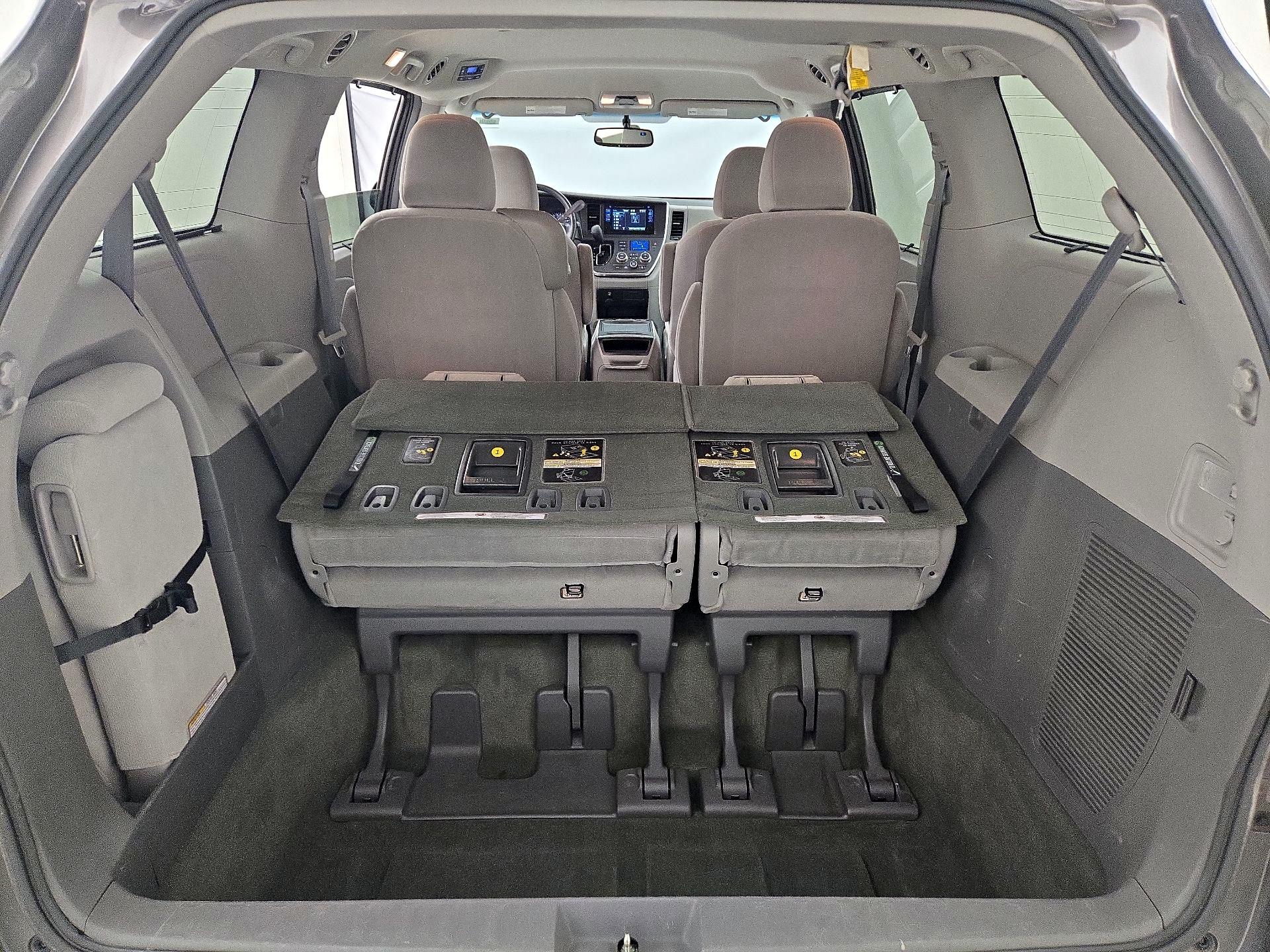 Thumbnail: 2017 Toyota Sienna - 20