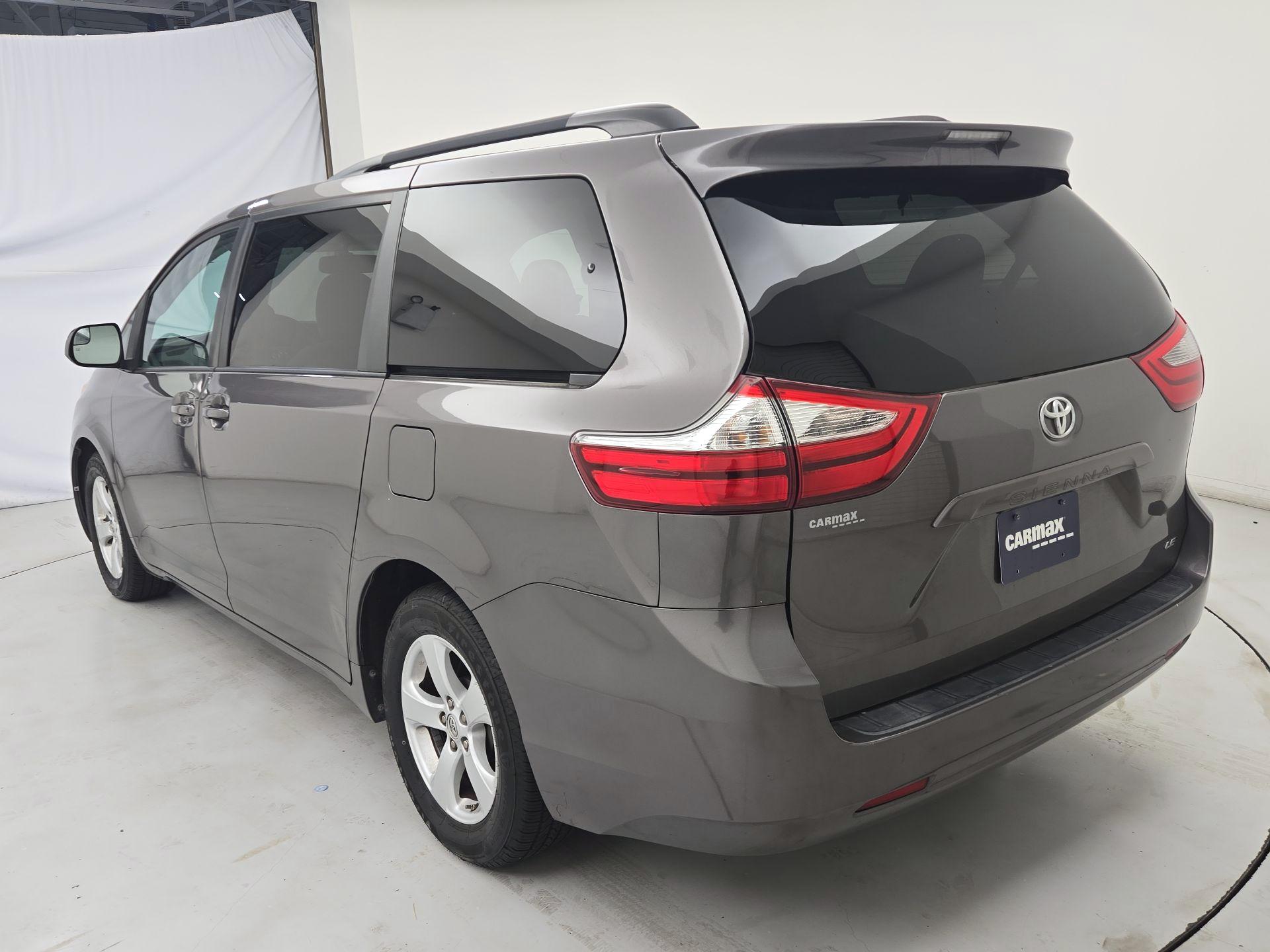 Thumbnail: 2017 Toyota Sienna - 7