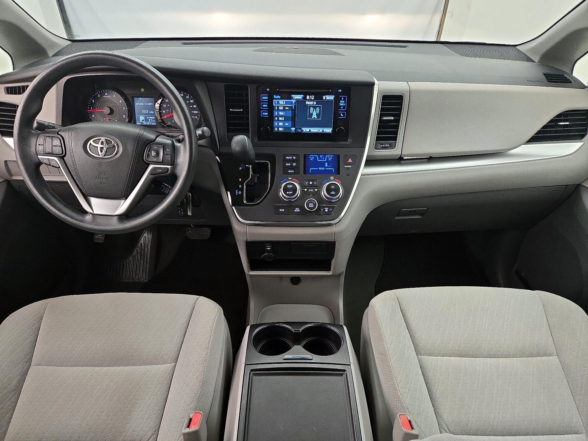 Thumbnail: 2017 Toyota Sienna - 8