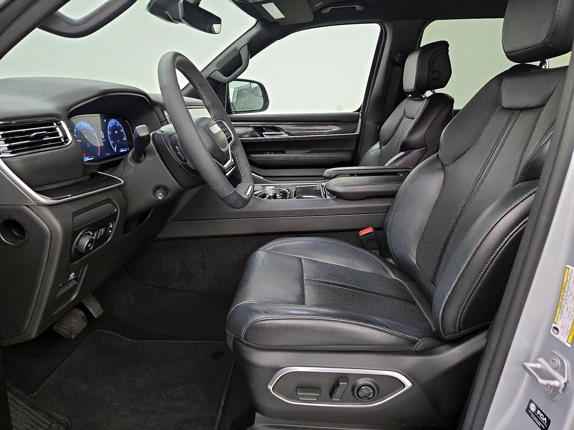 Thumbnail: 2023 Jeep Wagoneer - 11