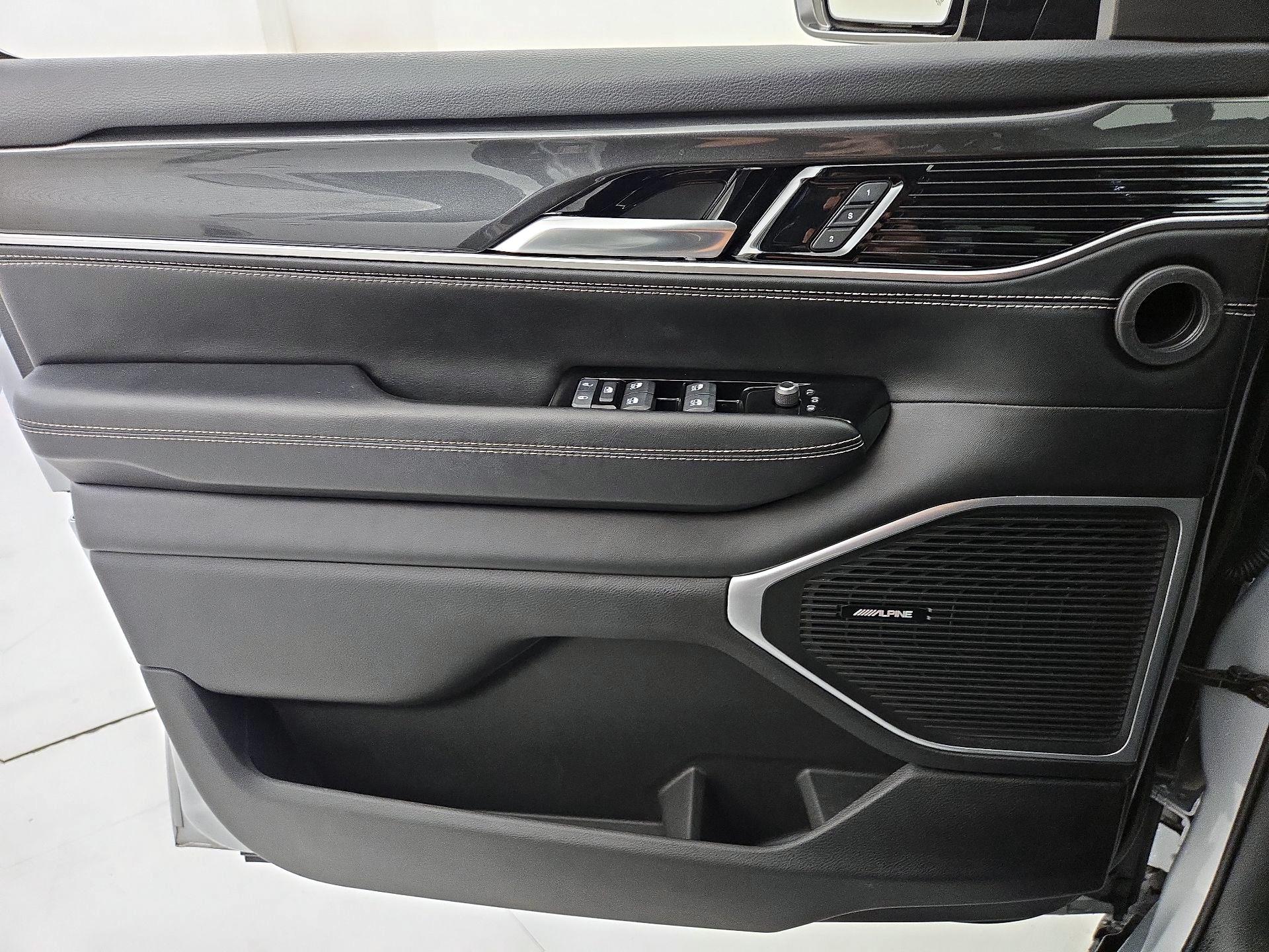 Thumbnail: 2023 Jeep Wagoneer - 12