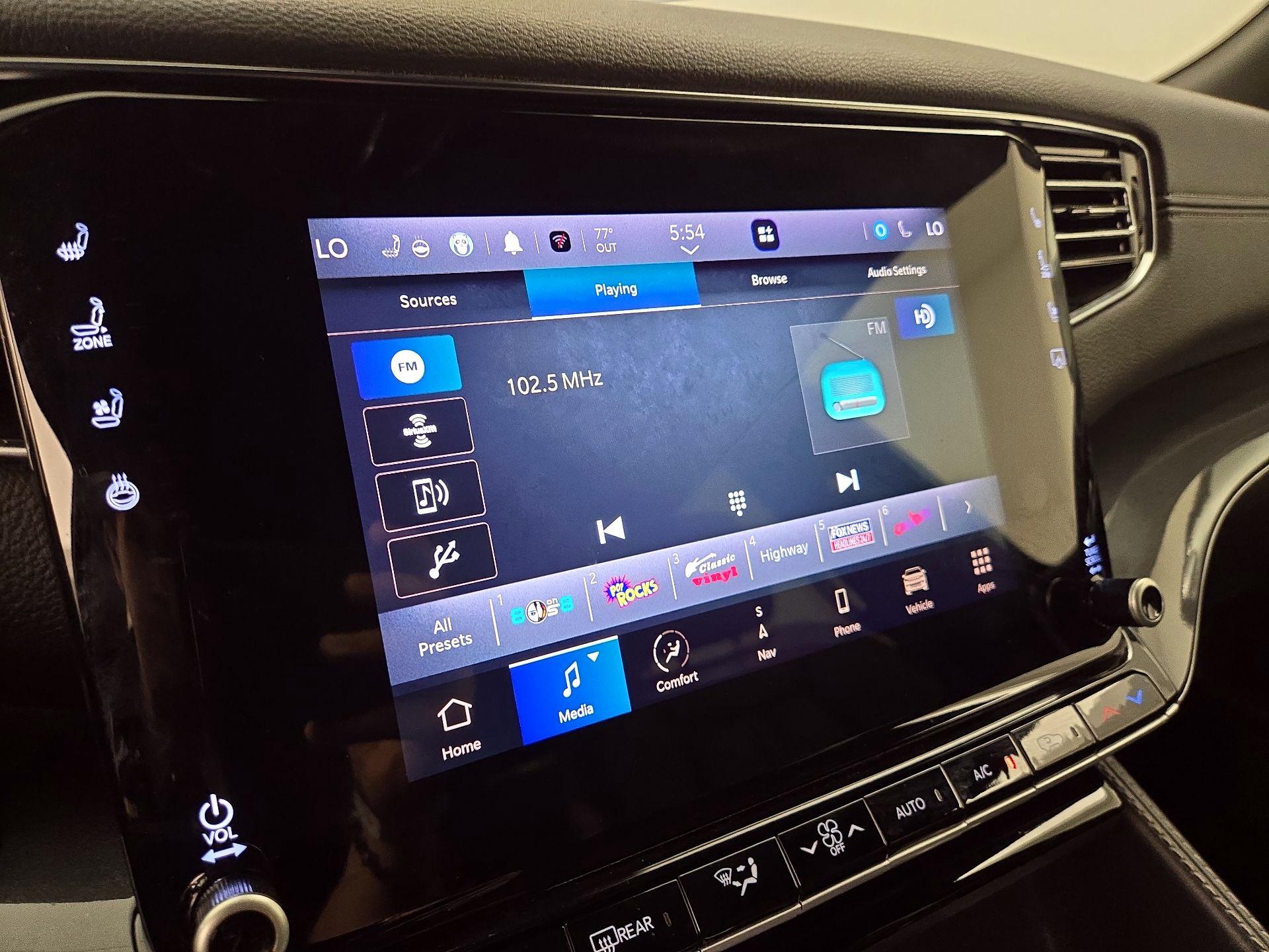 Thumbnail: 2023 Jeep Wagoneer - 16