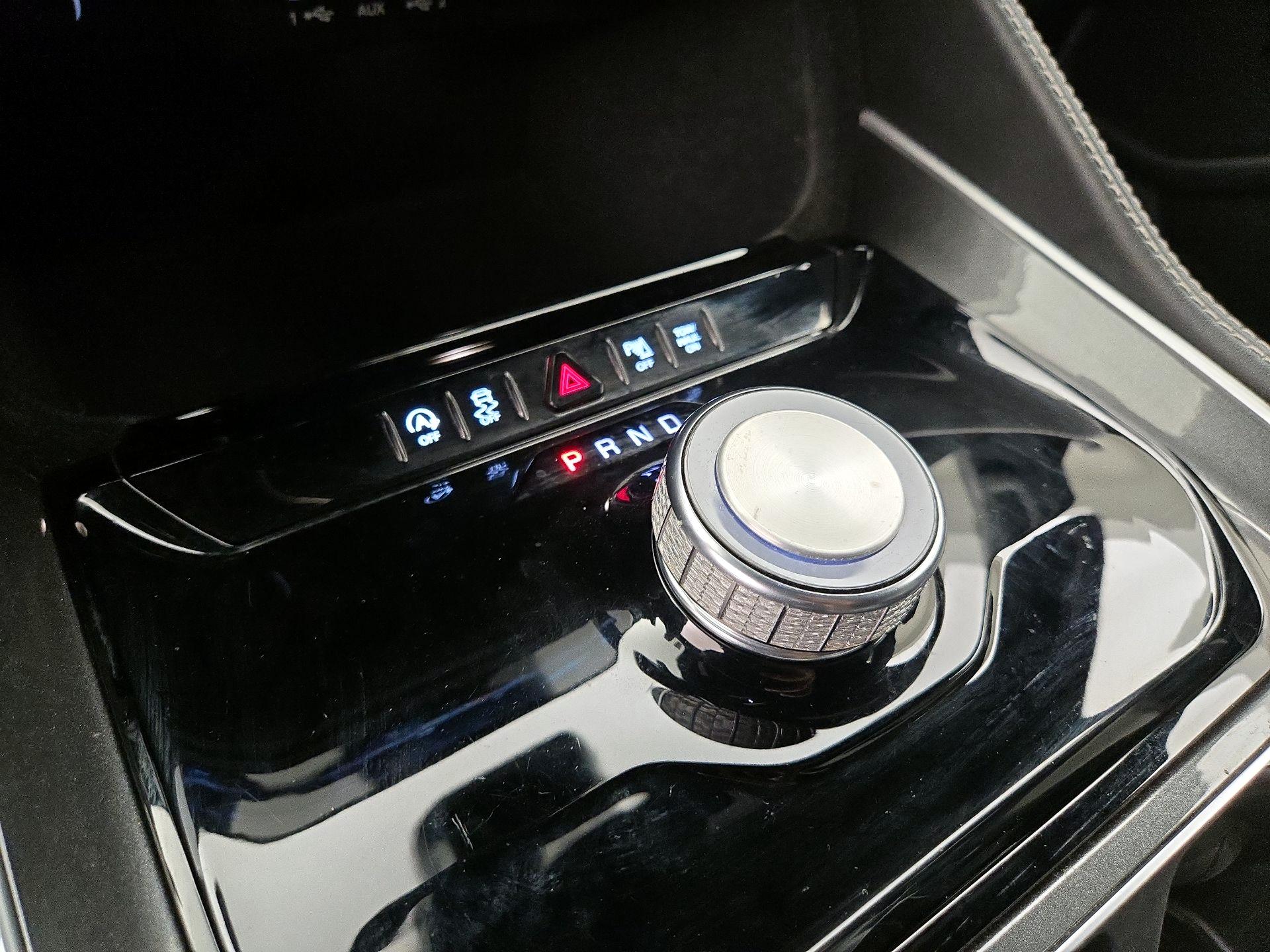 Thumbnail: 2023 Jeep Wagoneer - 18