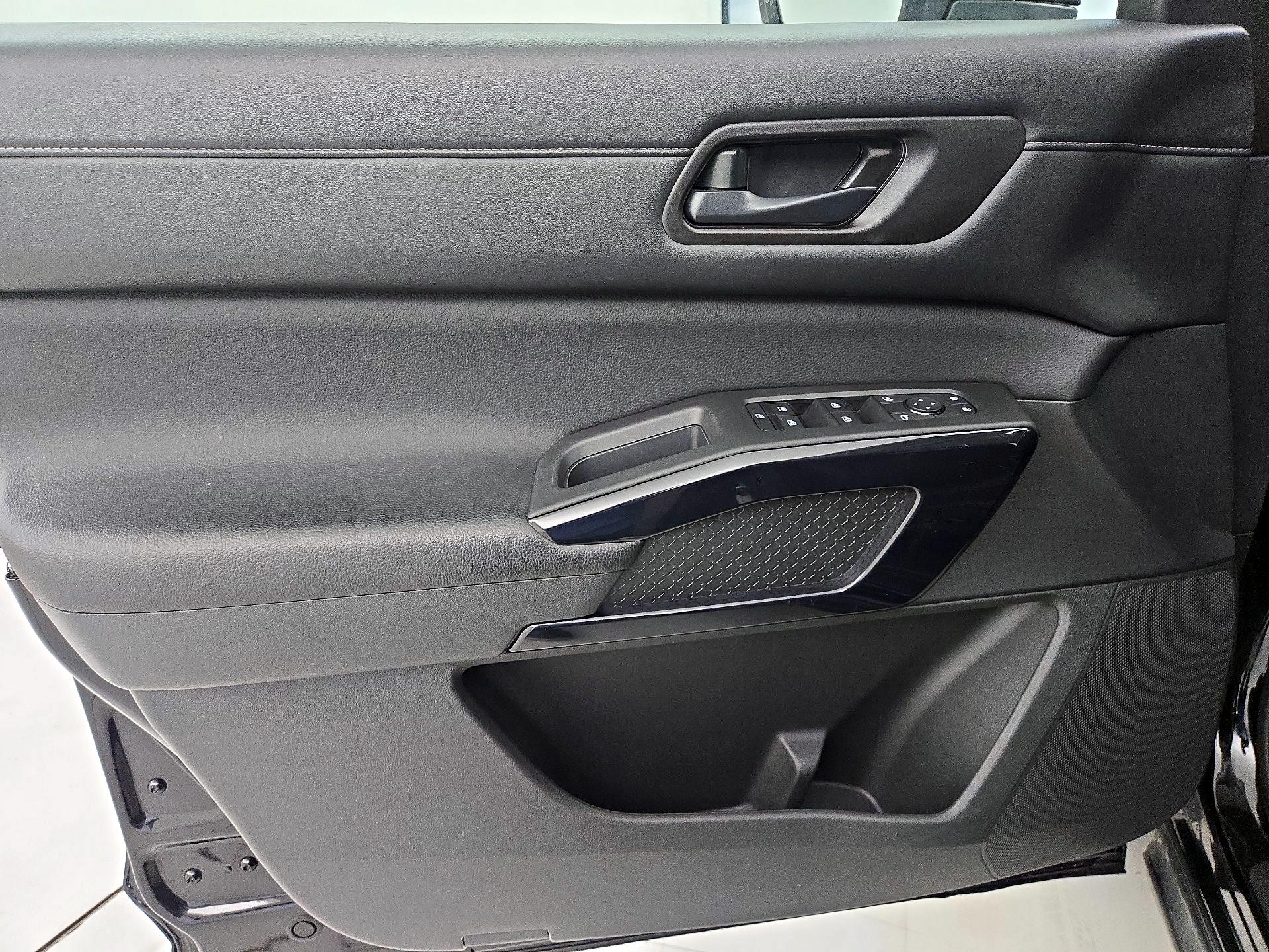 Thumbnail: 2025 Nissan Pathfinder - 12